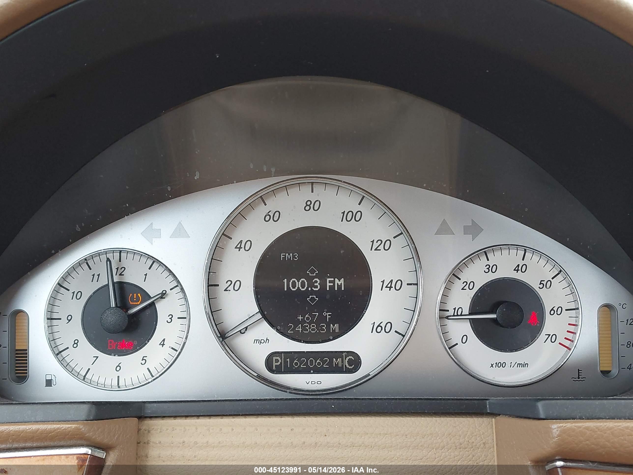 MERCEDES-BENZ E image 7