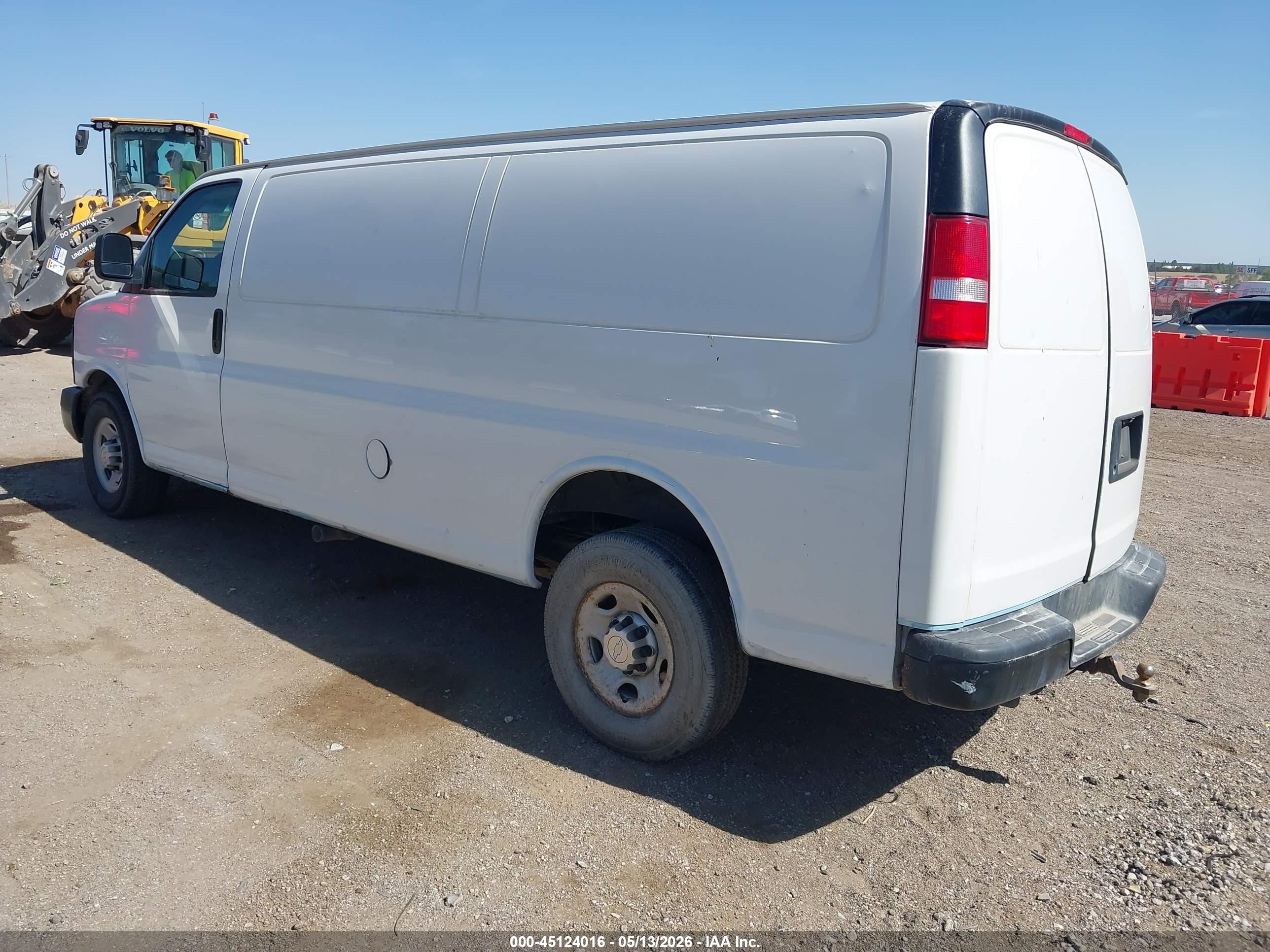 CHEVROLET EXPRESS image 3