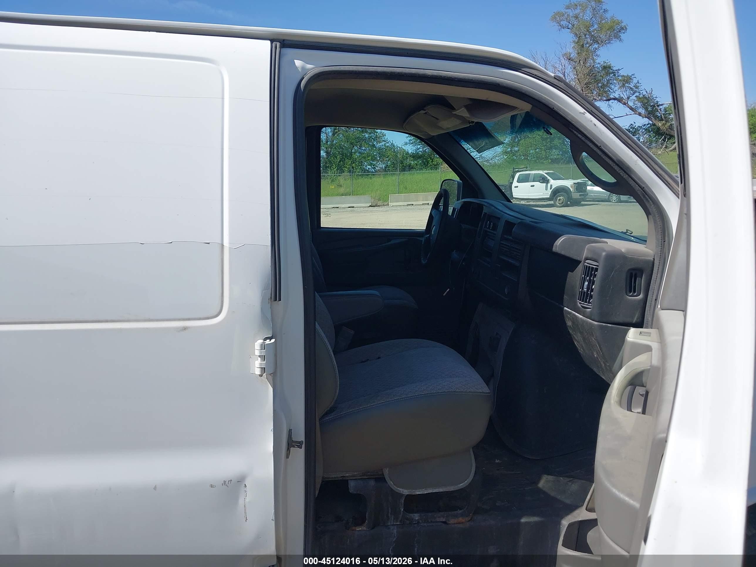 CHEVROLET EXPRESS image 5