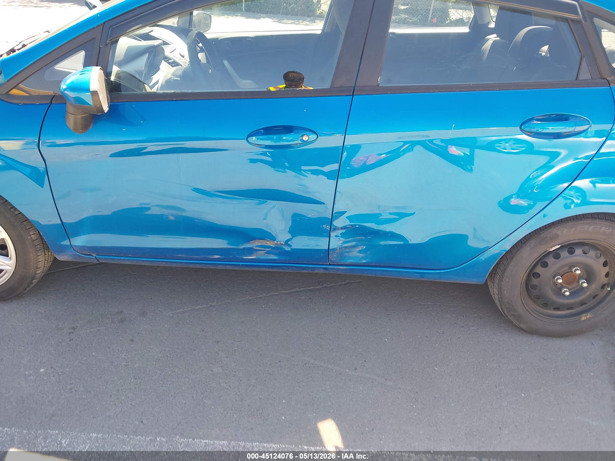 FORD FIESTA image 6