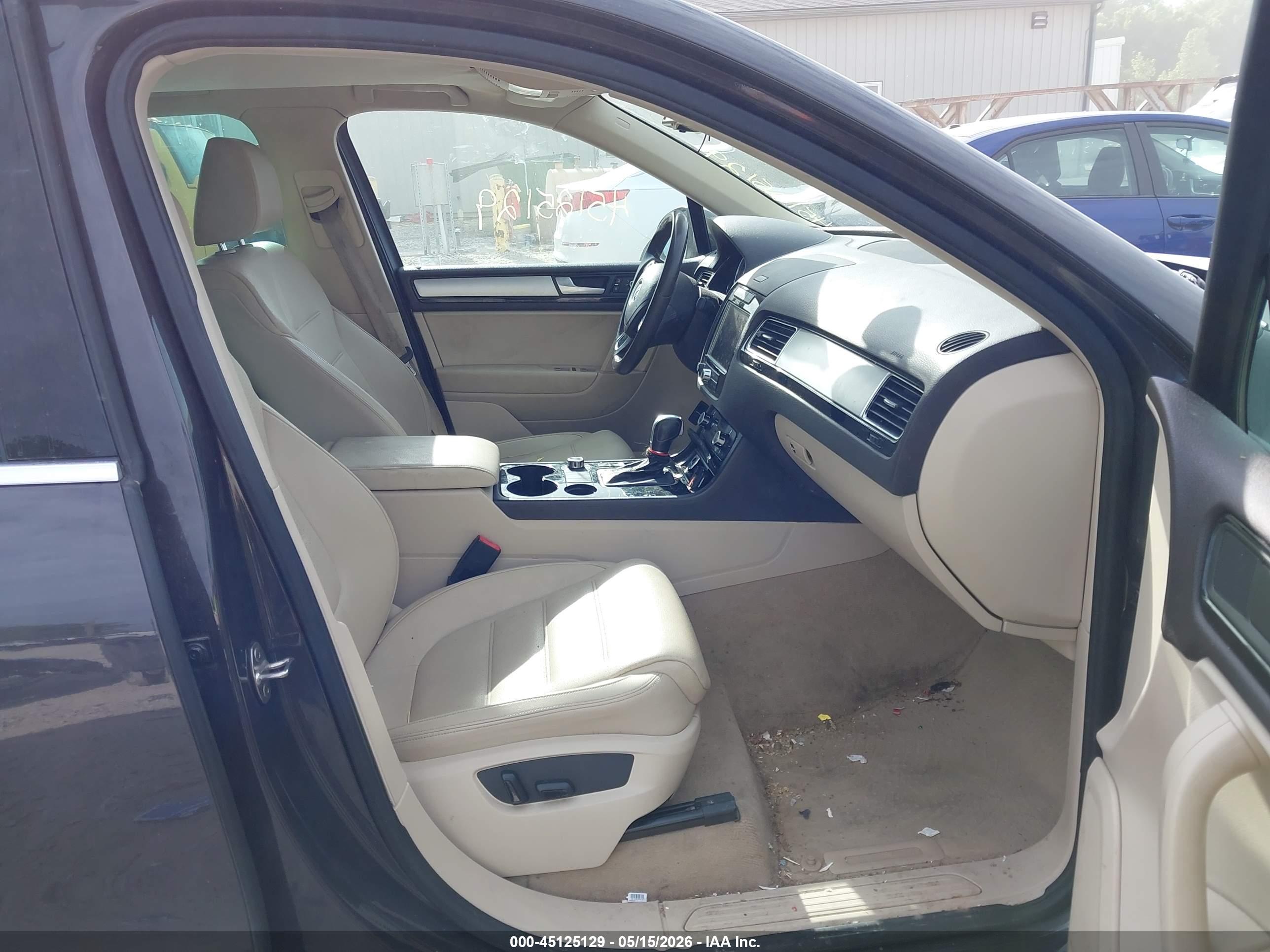 VOLKSWAGEN TOUAREG image 5