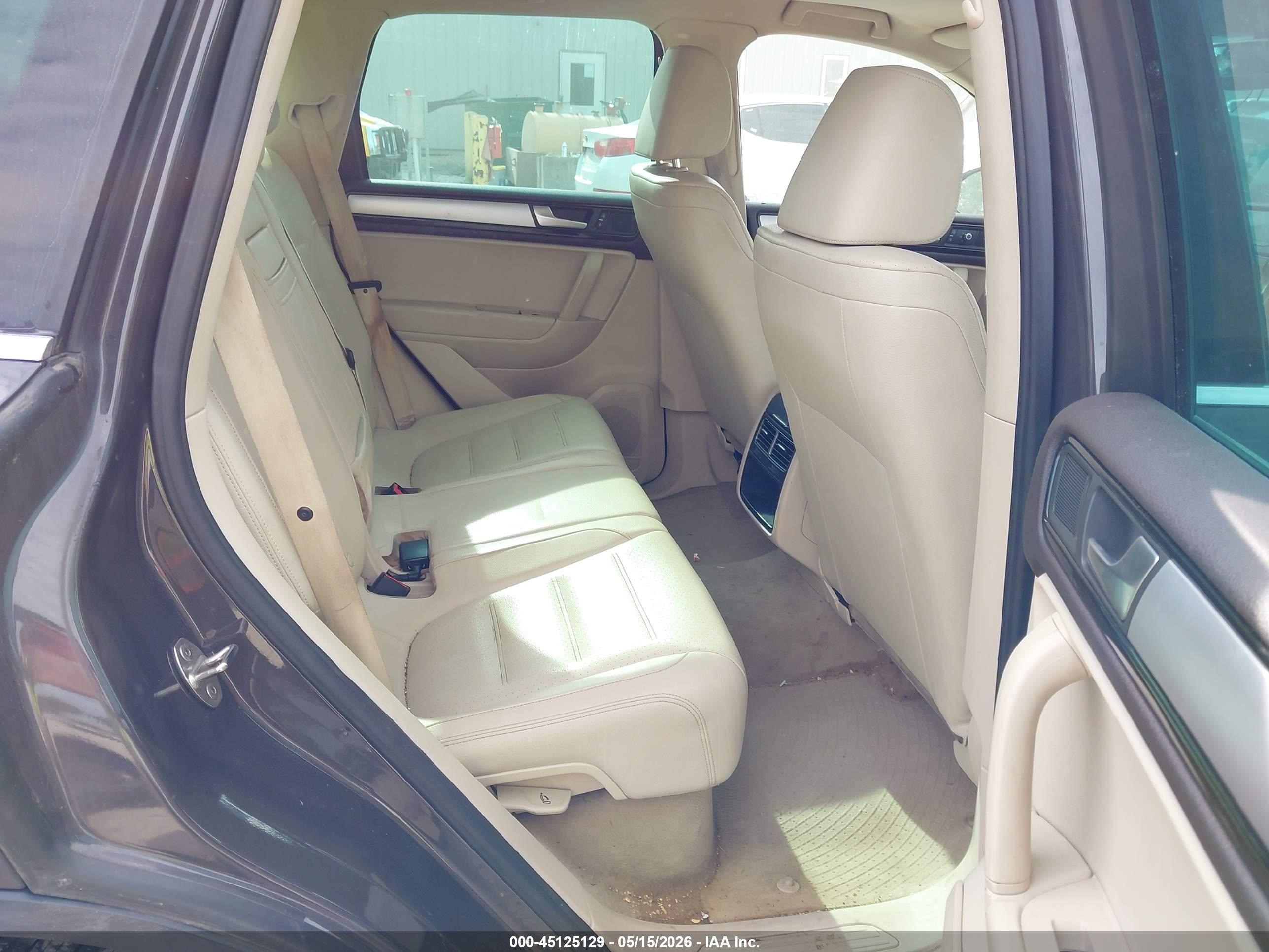 VOLKSWAGEN TOUAREG image 8