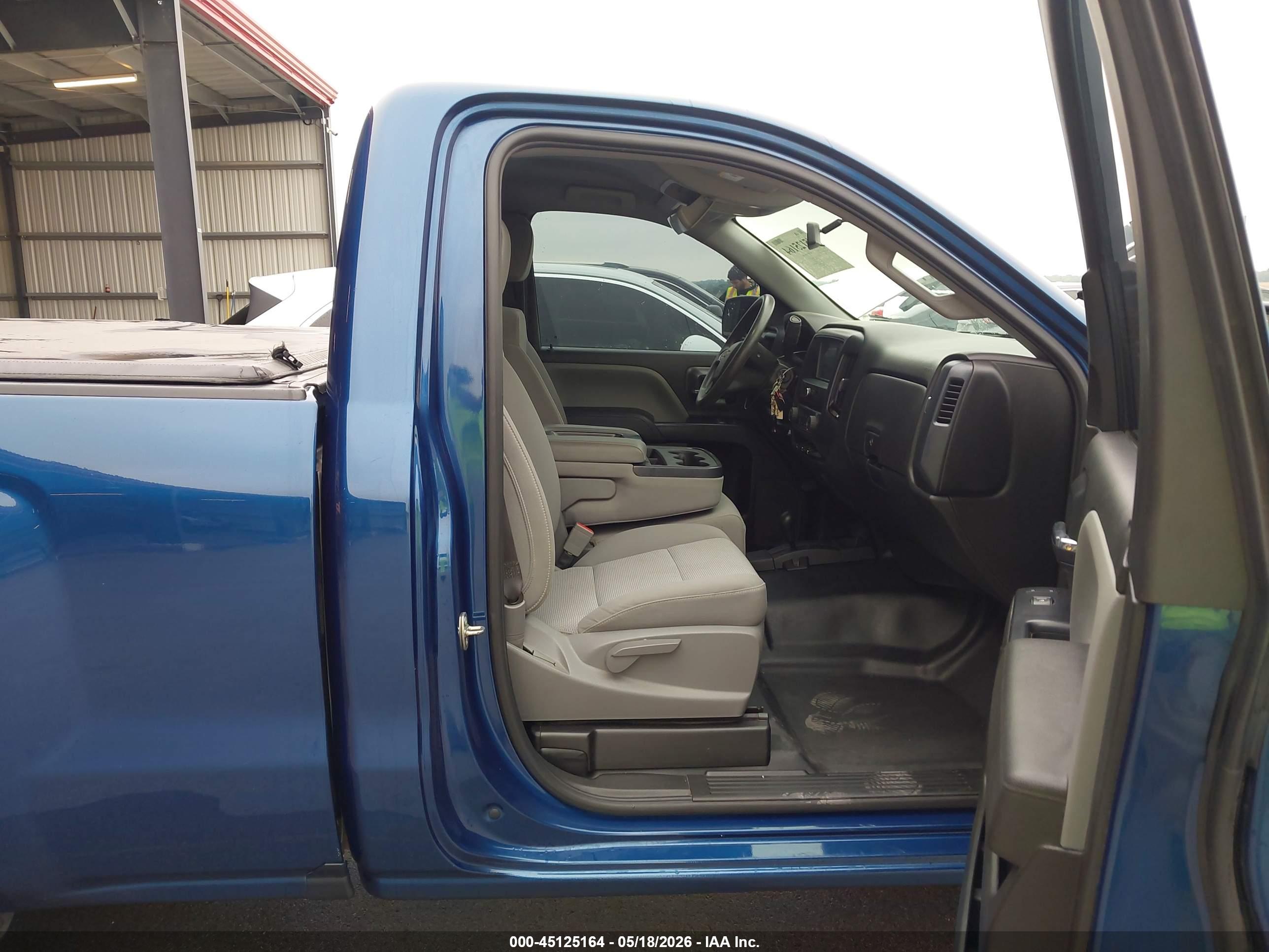 CHEVROLET SILVERADO image 5
