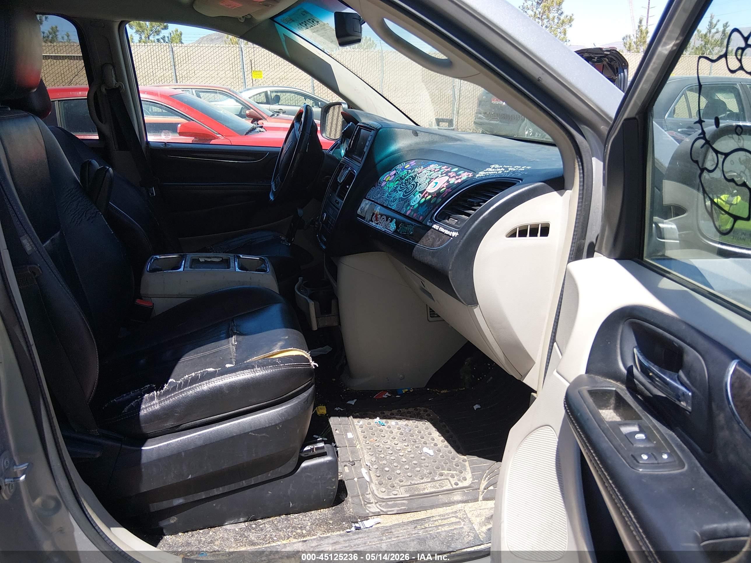 CHRYSLER TOWN image 5