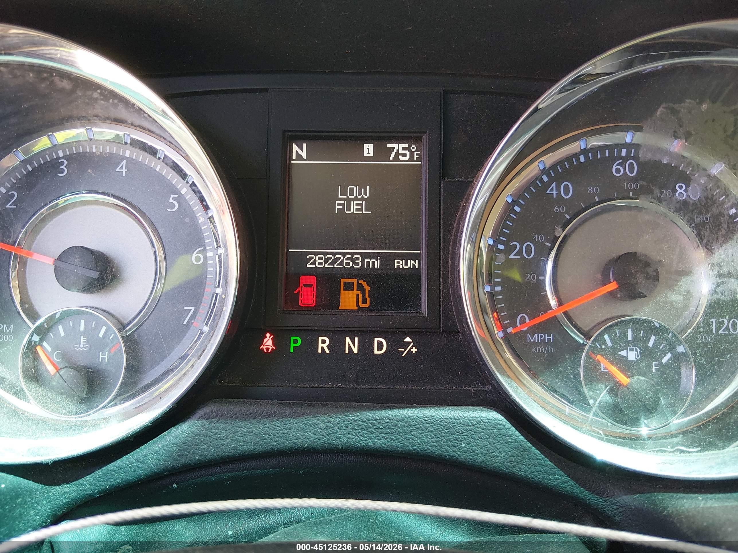CHRYSLER TOWN image 7