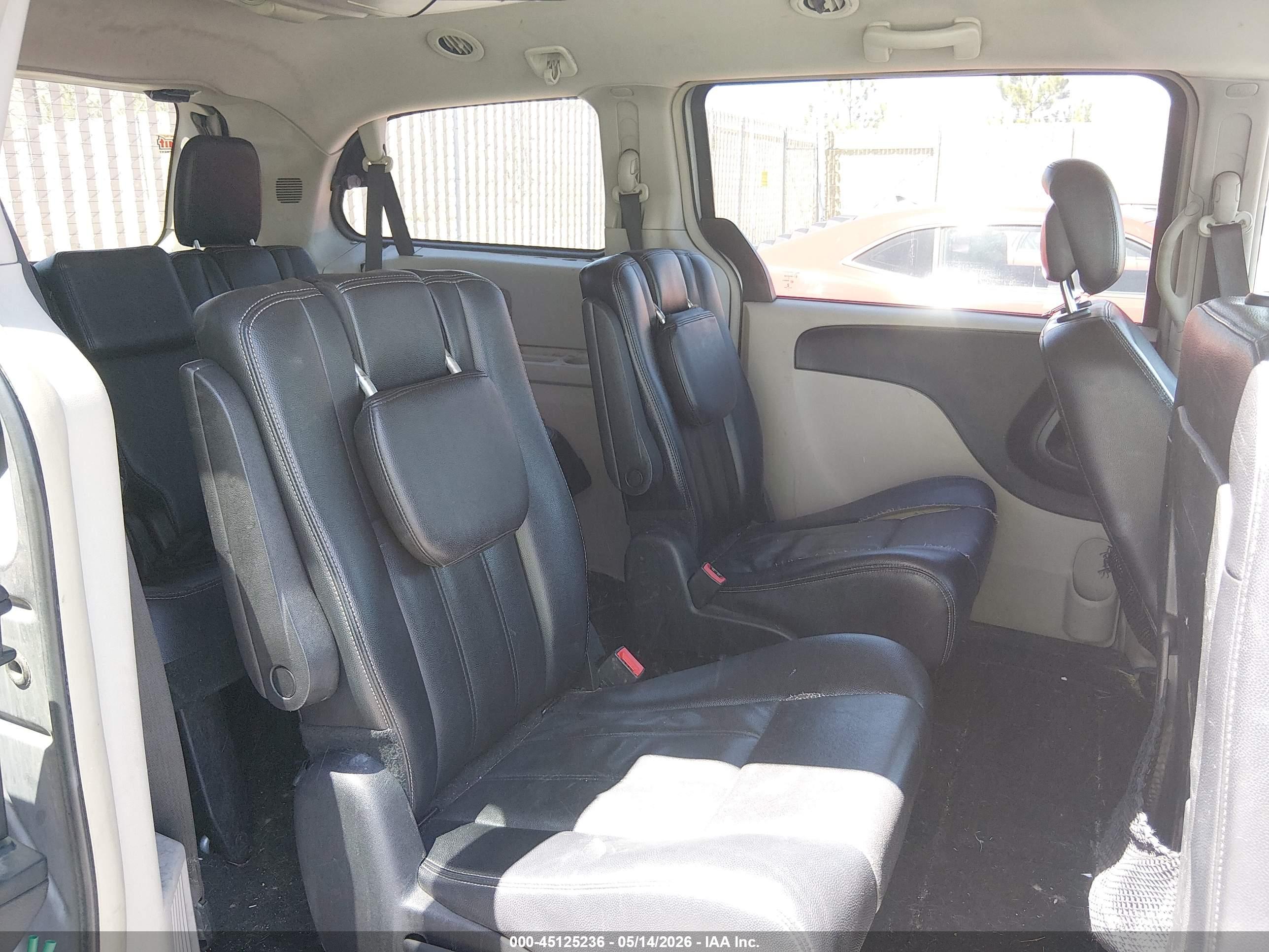CHRYSLER TOWN image 8