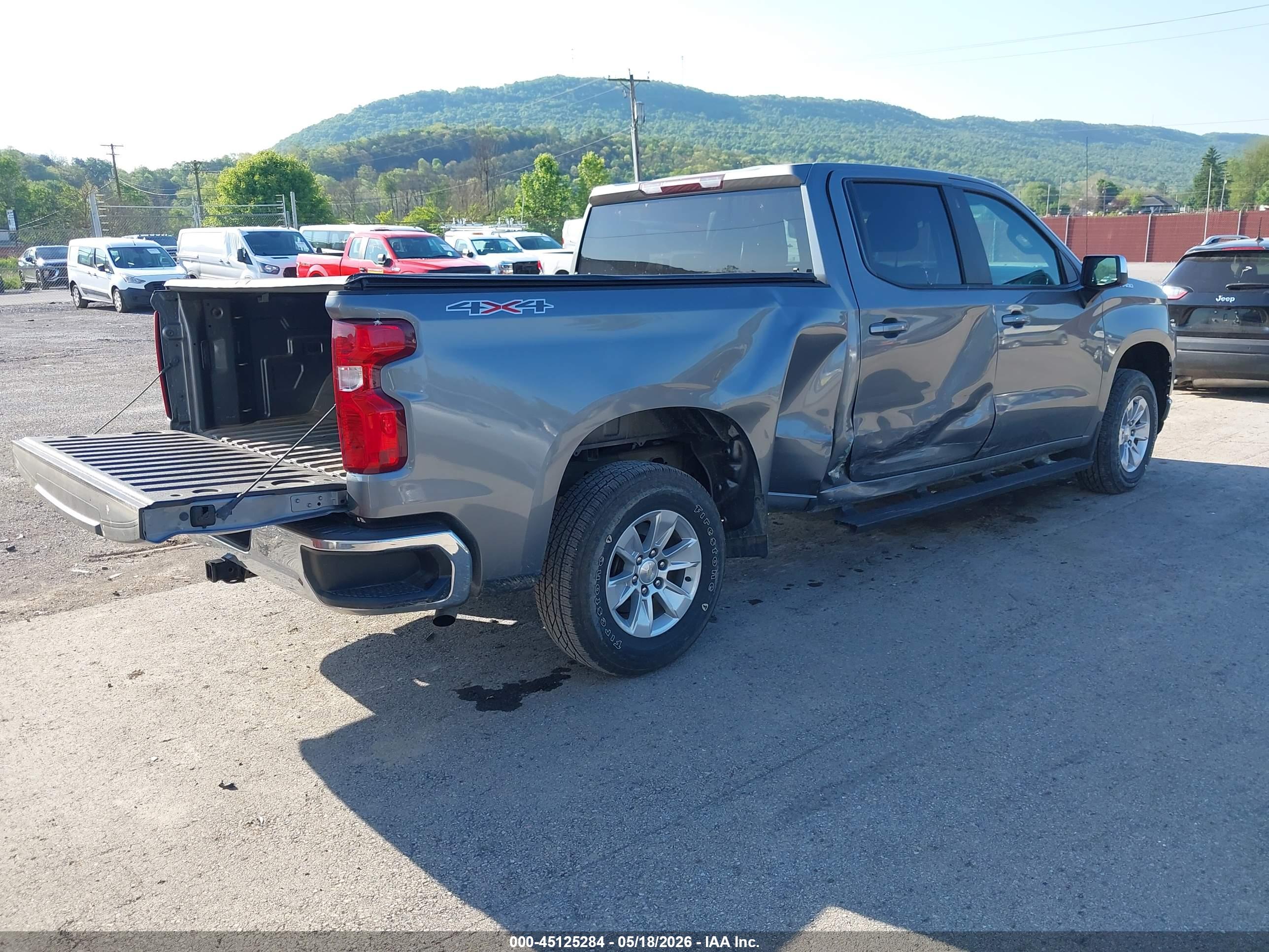 CHEVROLET SILVERADO image 4