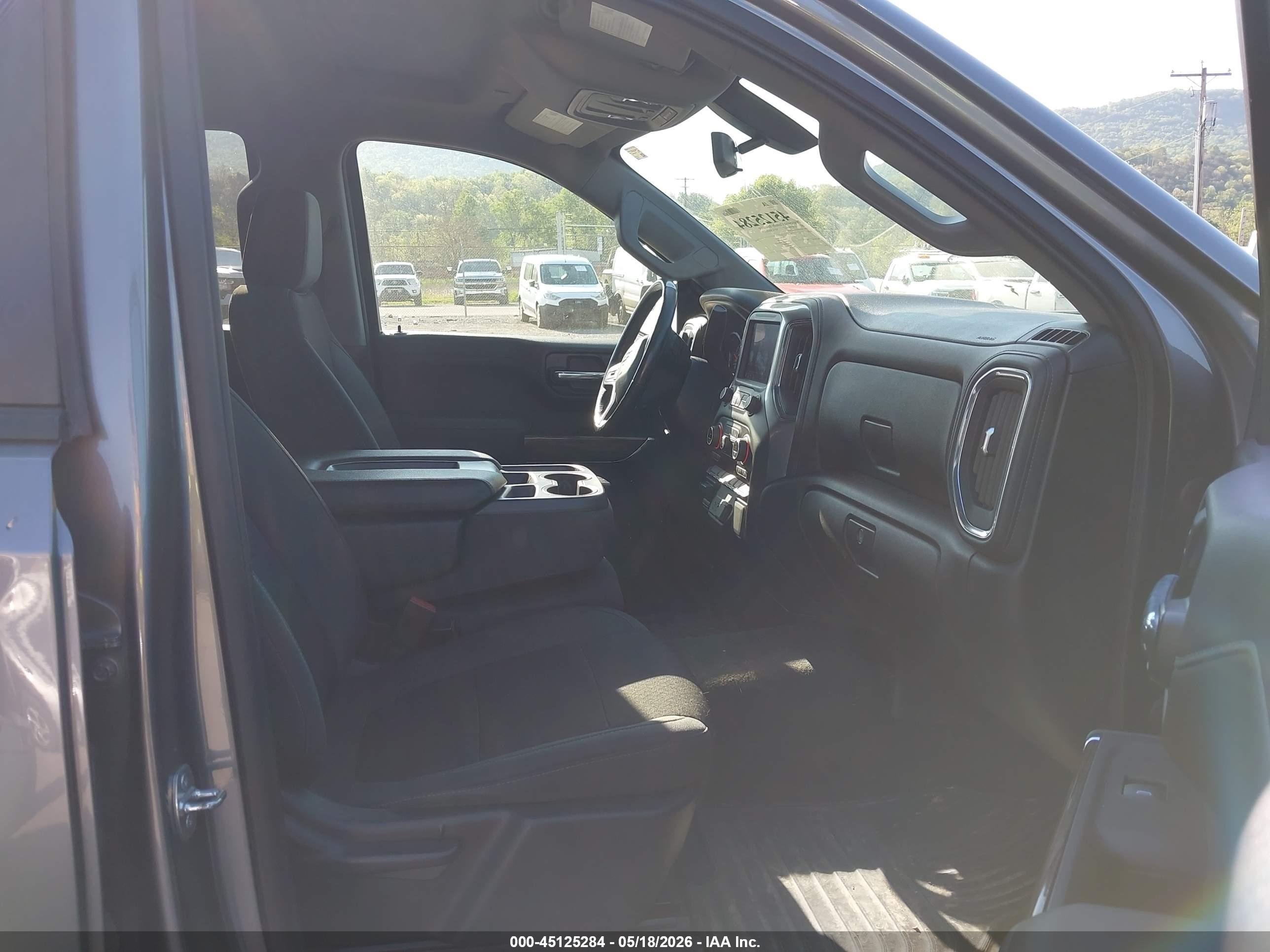 CHEVROLET SILVERADO image 5