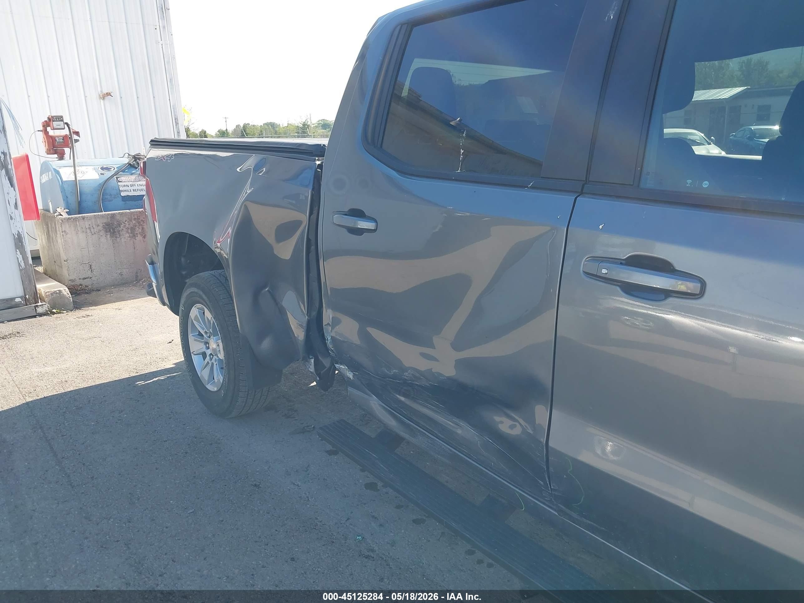 CHEVROLET SILVERADO image 6