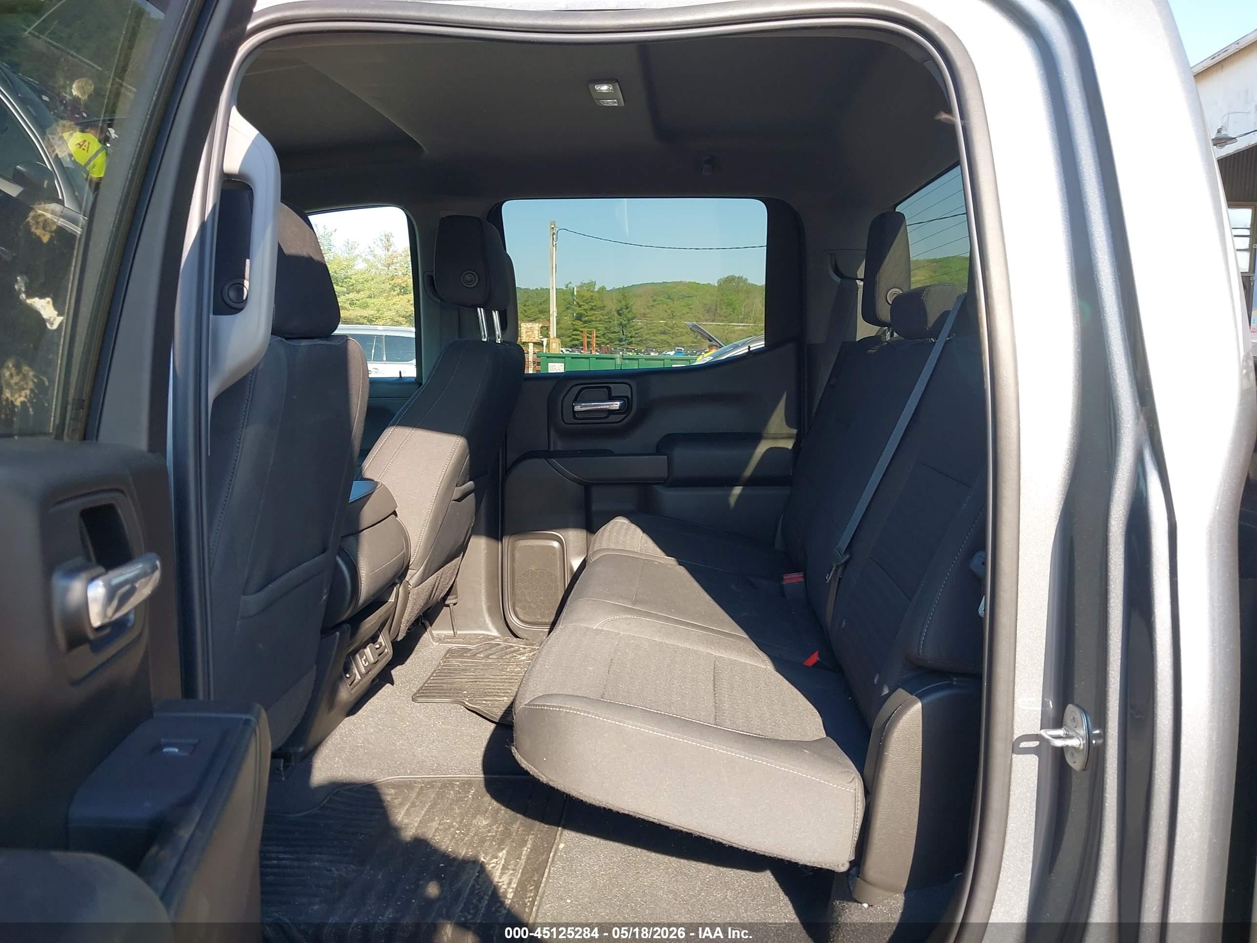 CHEVROLET SILVERADO image 8