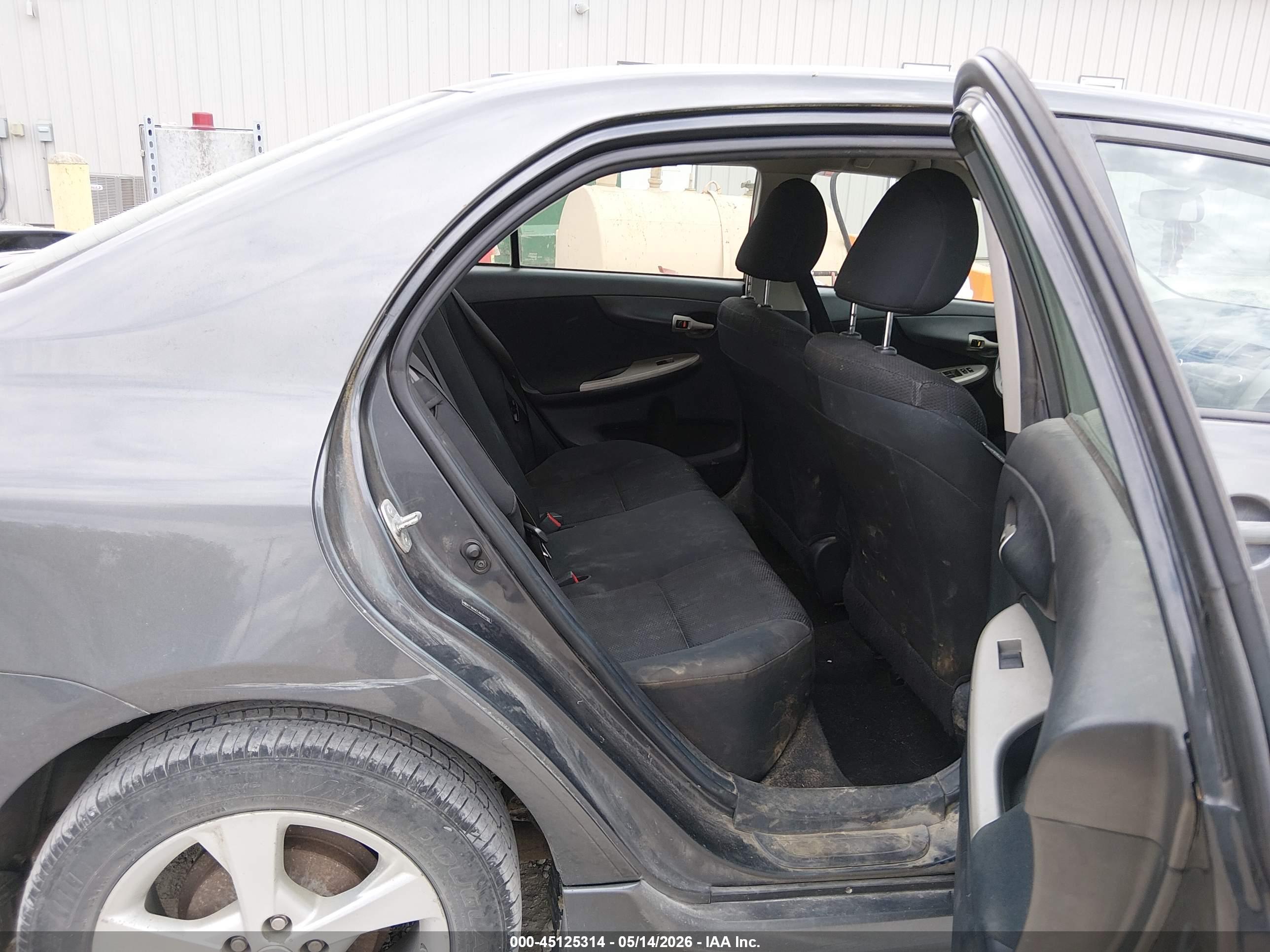 TOYOTA COROLLA image 8