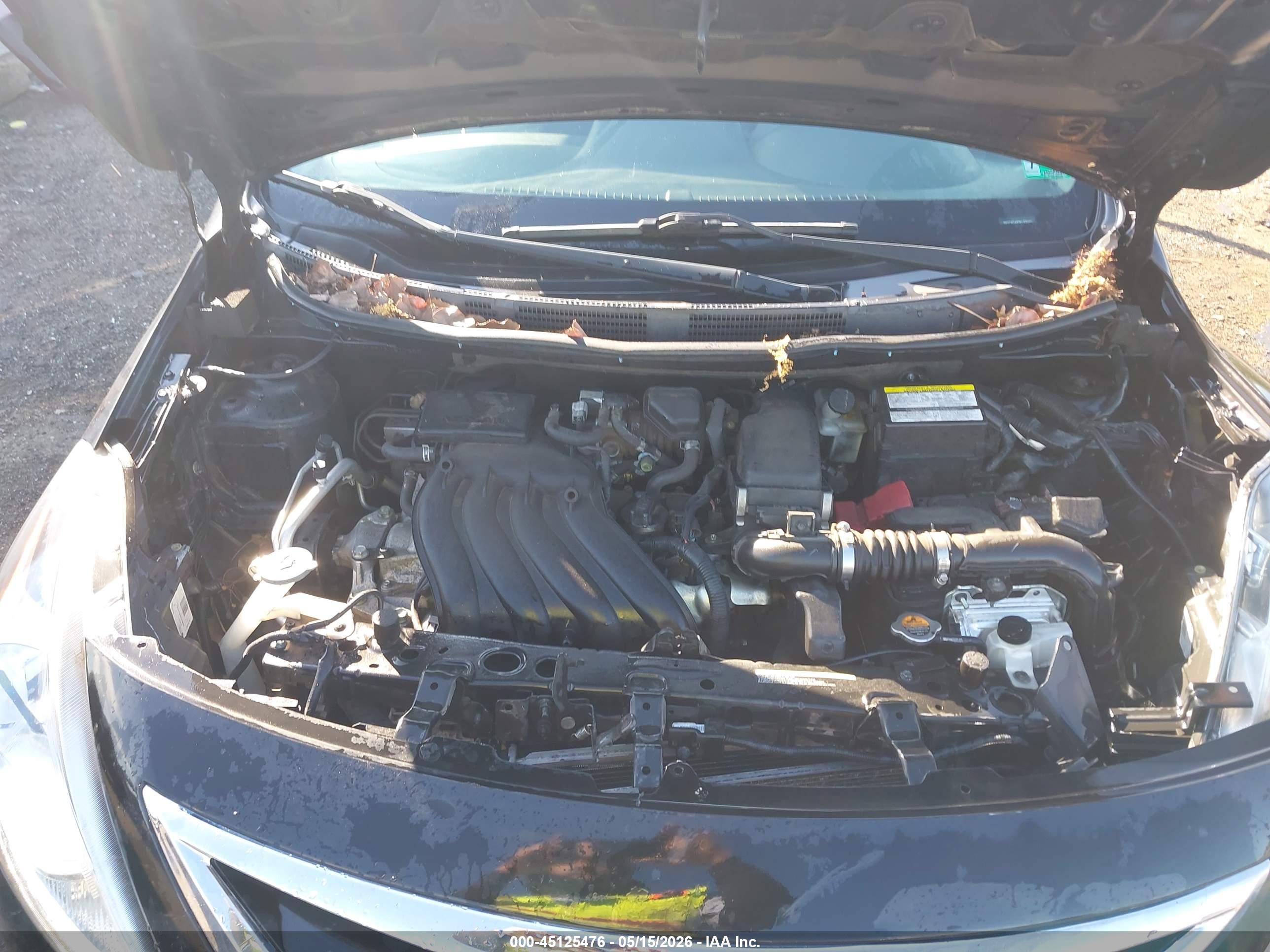 NISSAN VERSA image 10