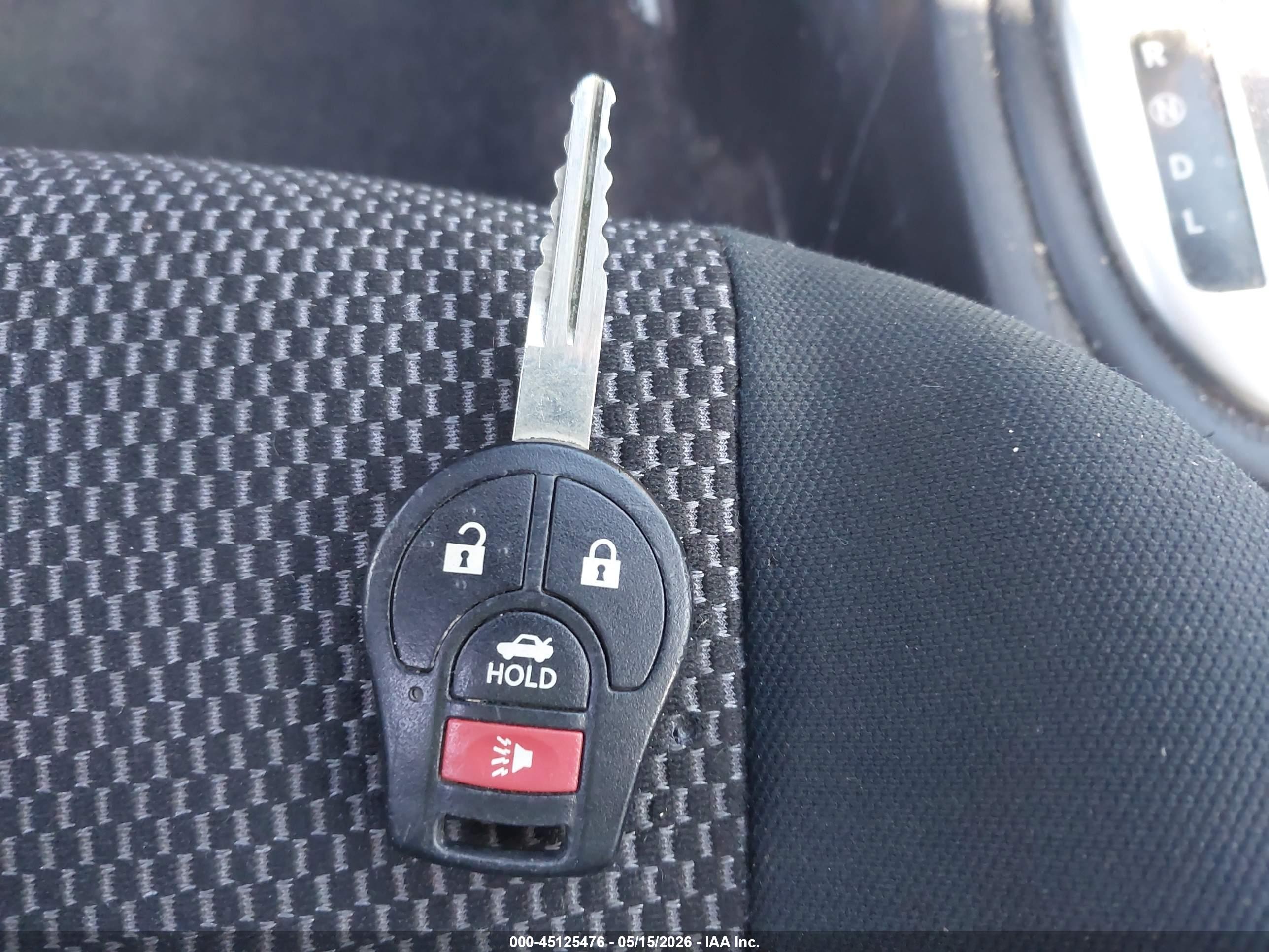 NISSAN VERSA image 11