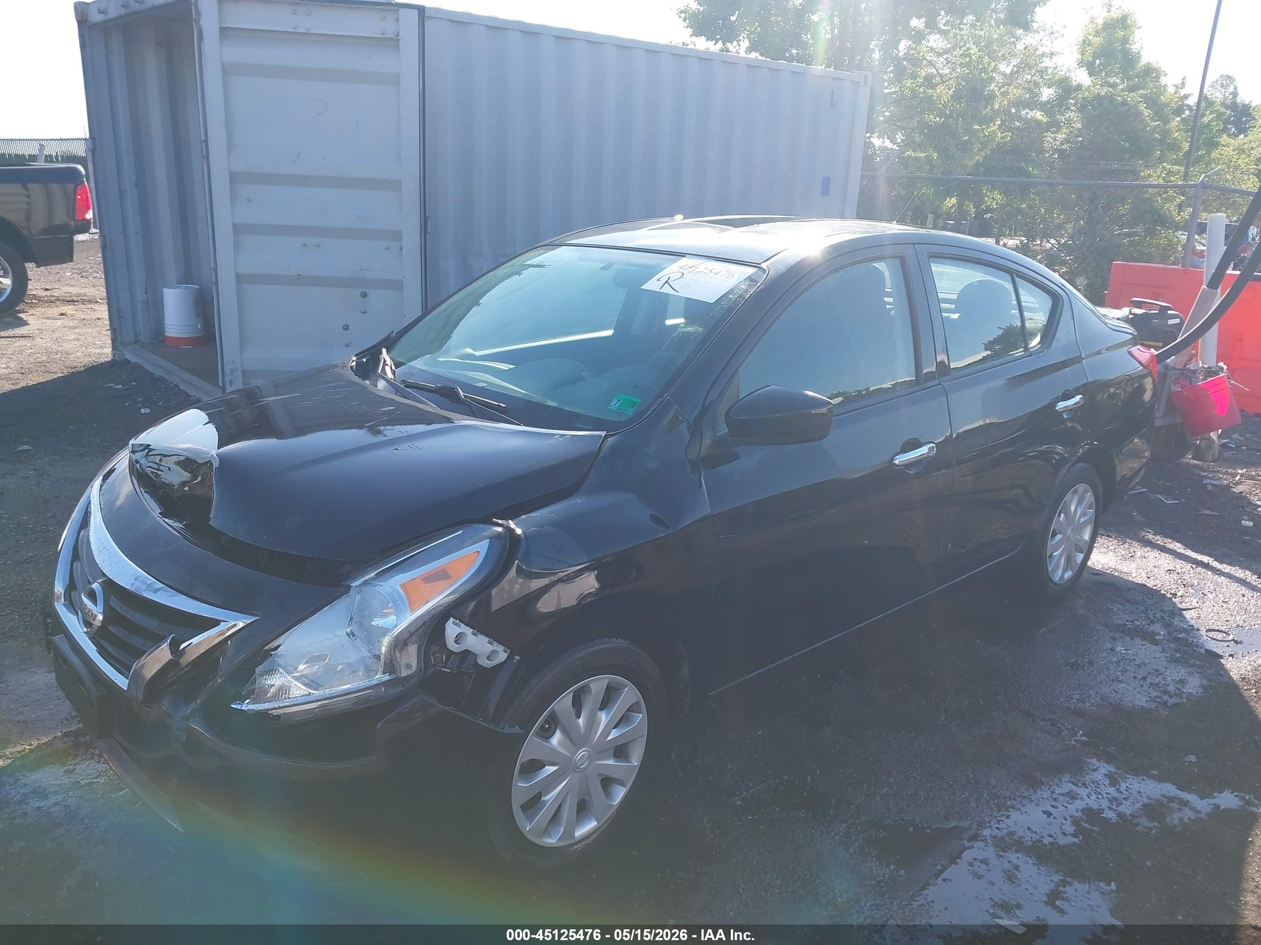 NISSAN VERSA image 2