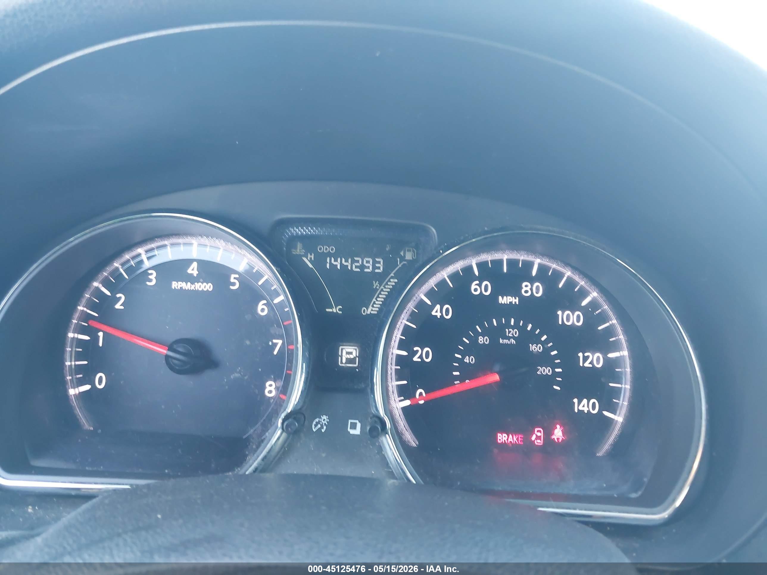 NISSAN VERSA image 7