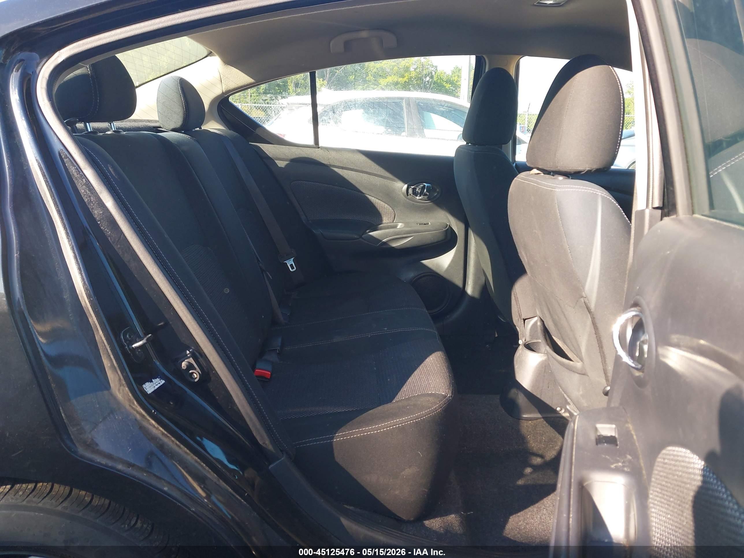 NISSAN VERSA image 8