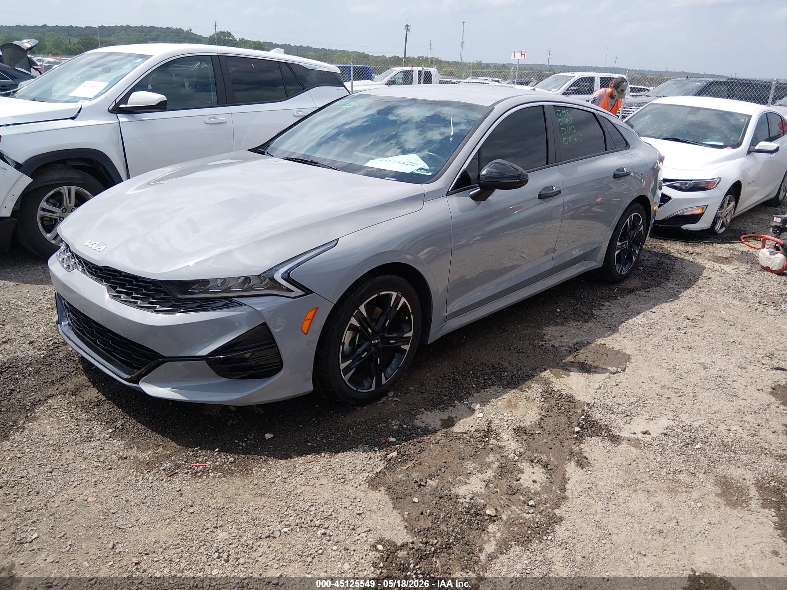 KIA K5 image 2