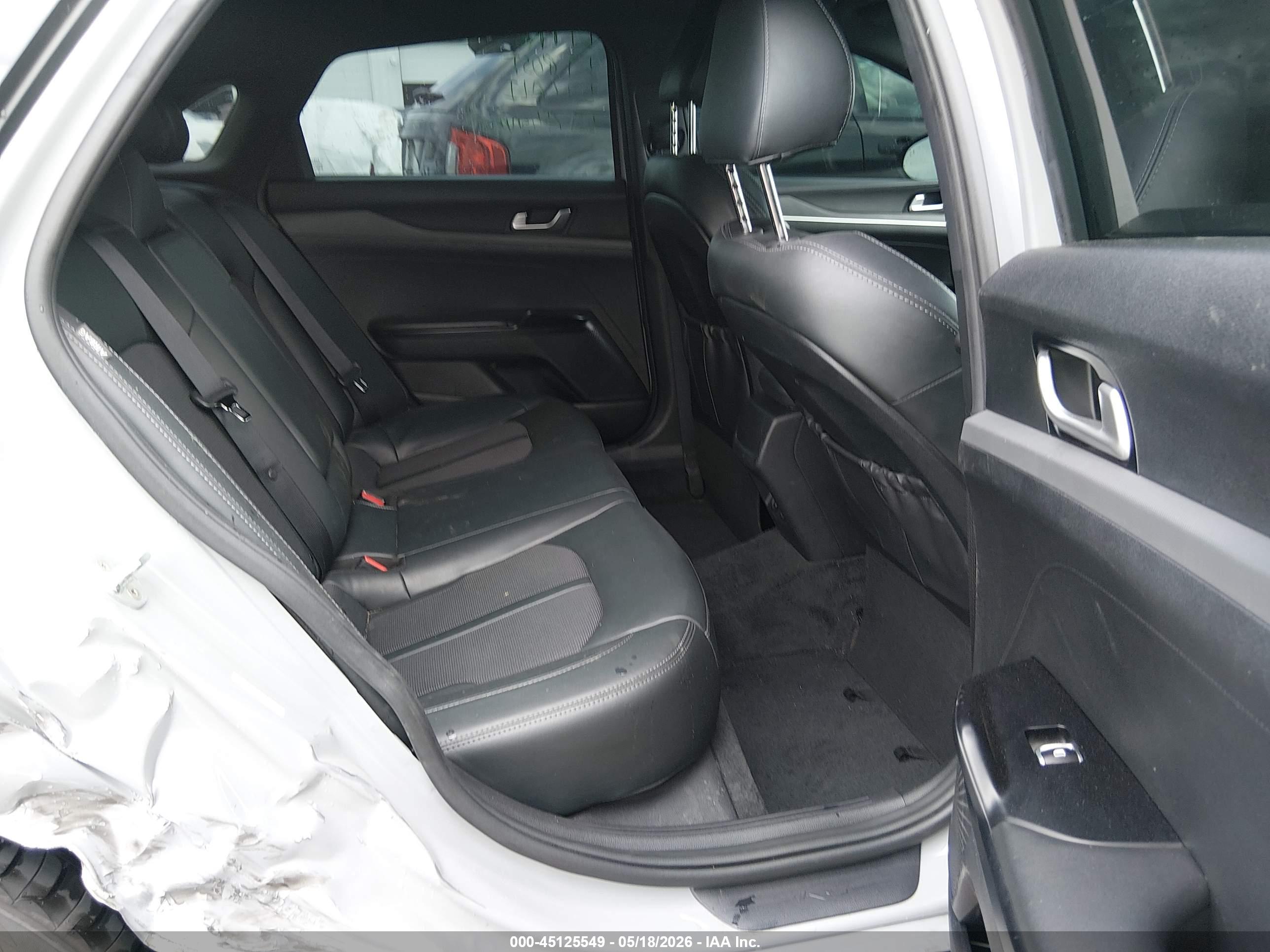 KIA K5 image 8