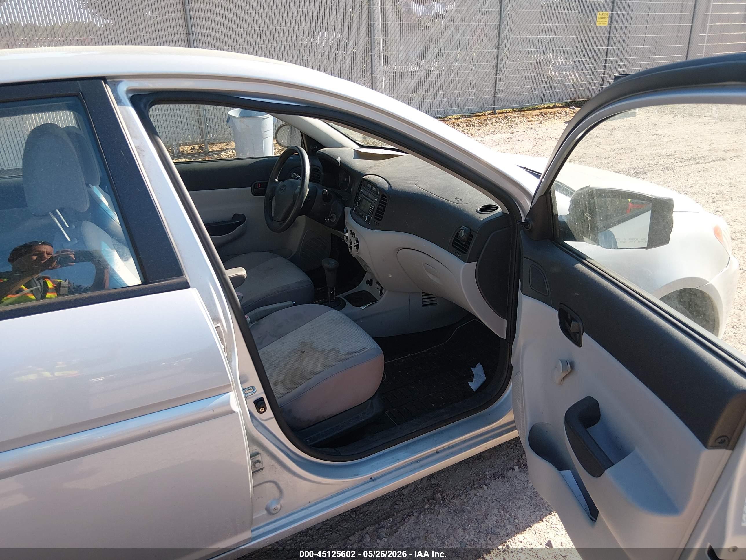 HYUNDAI ACCENT image 5