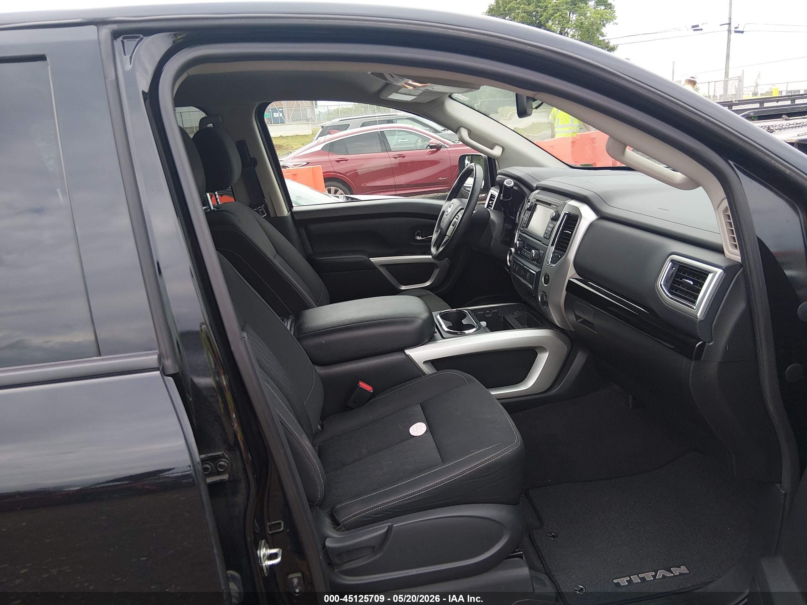 NISSAN TITAN image 5
