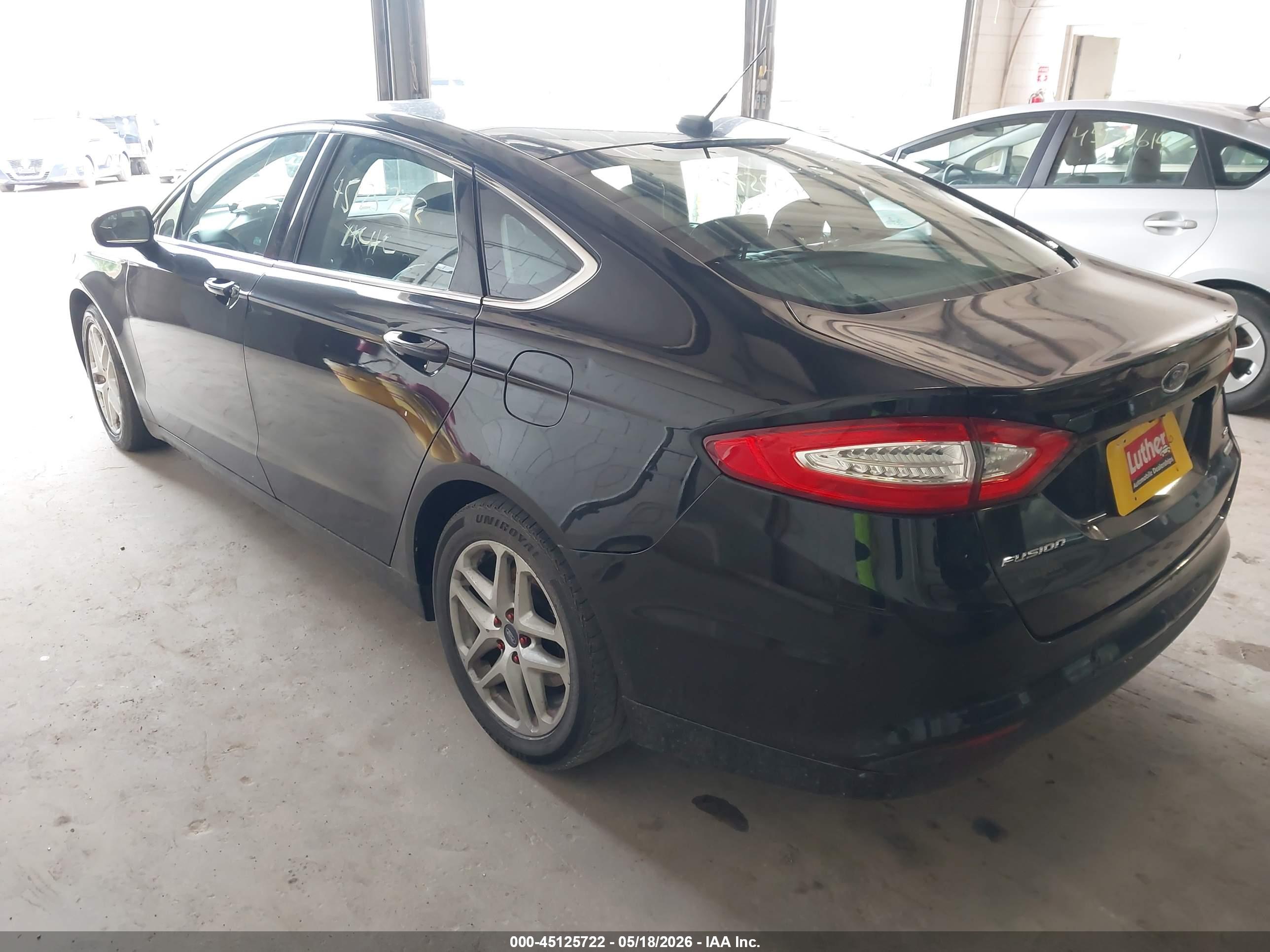 FORD FUSION image 3