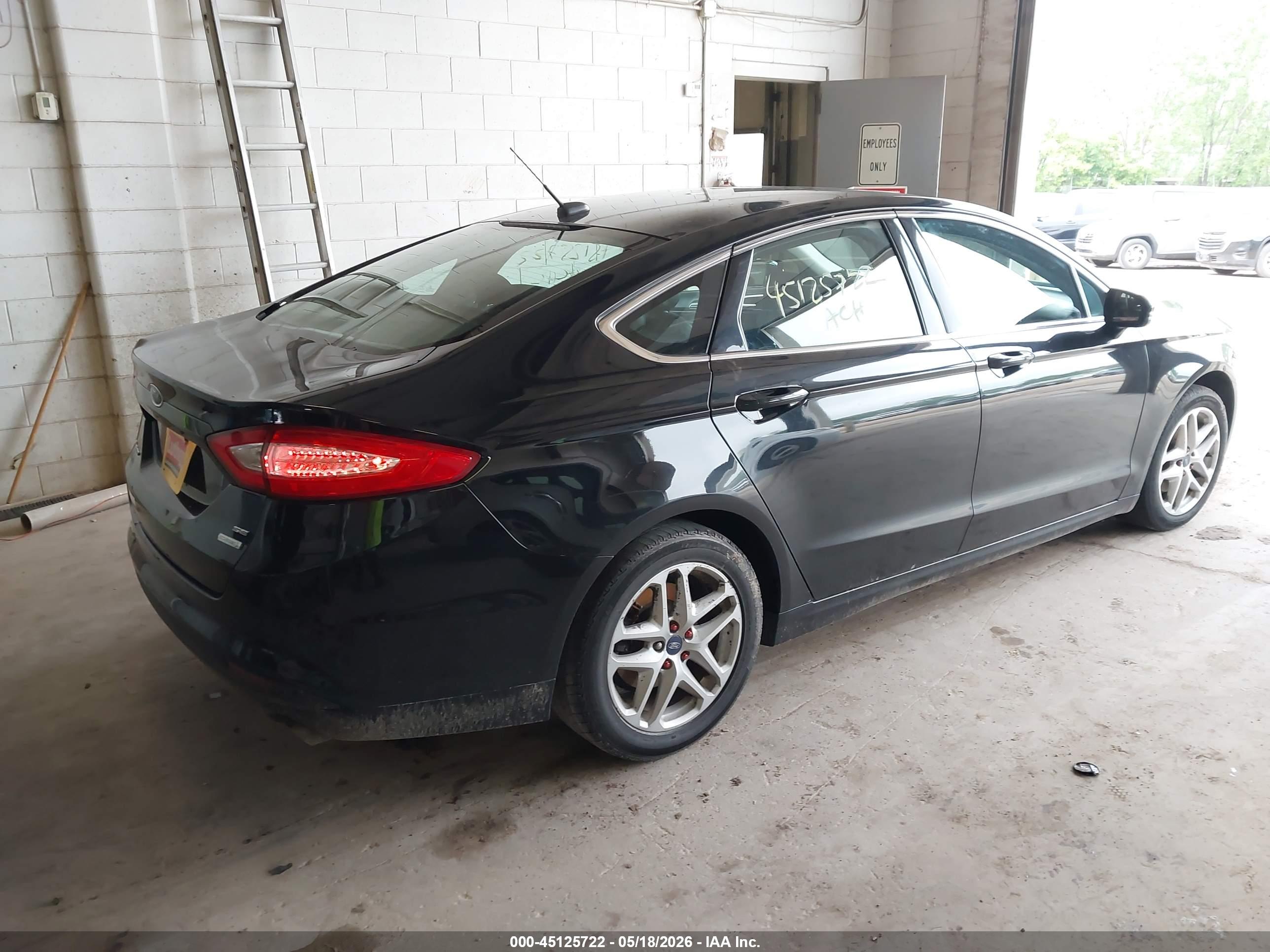 FORD FUSION image 4