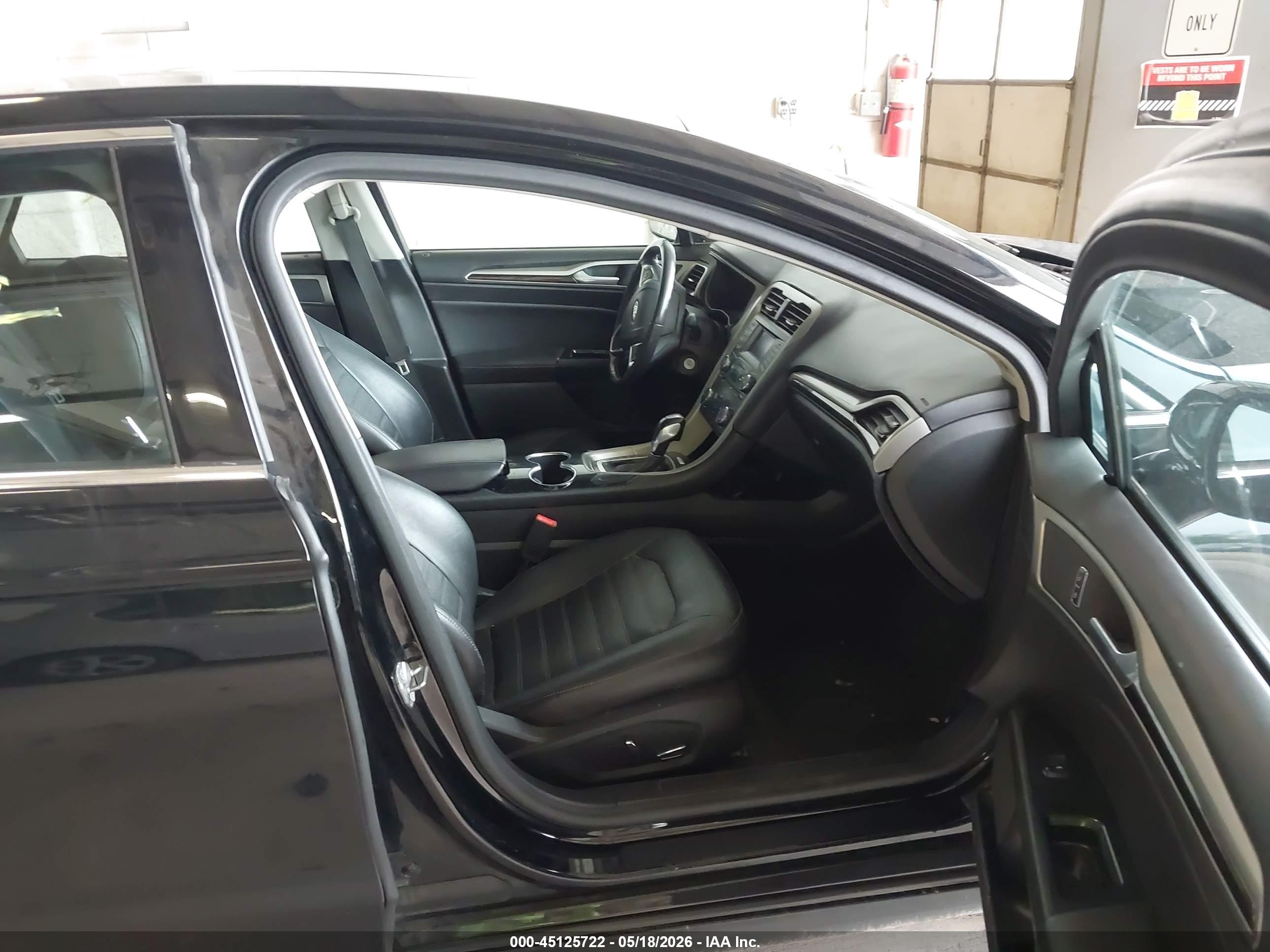 FORD FUSION image 5