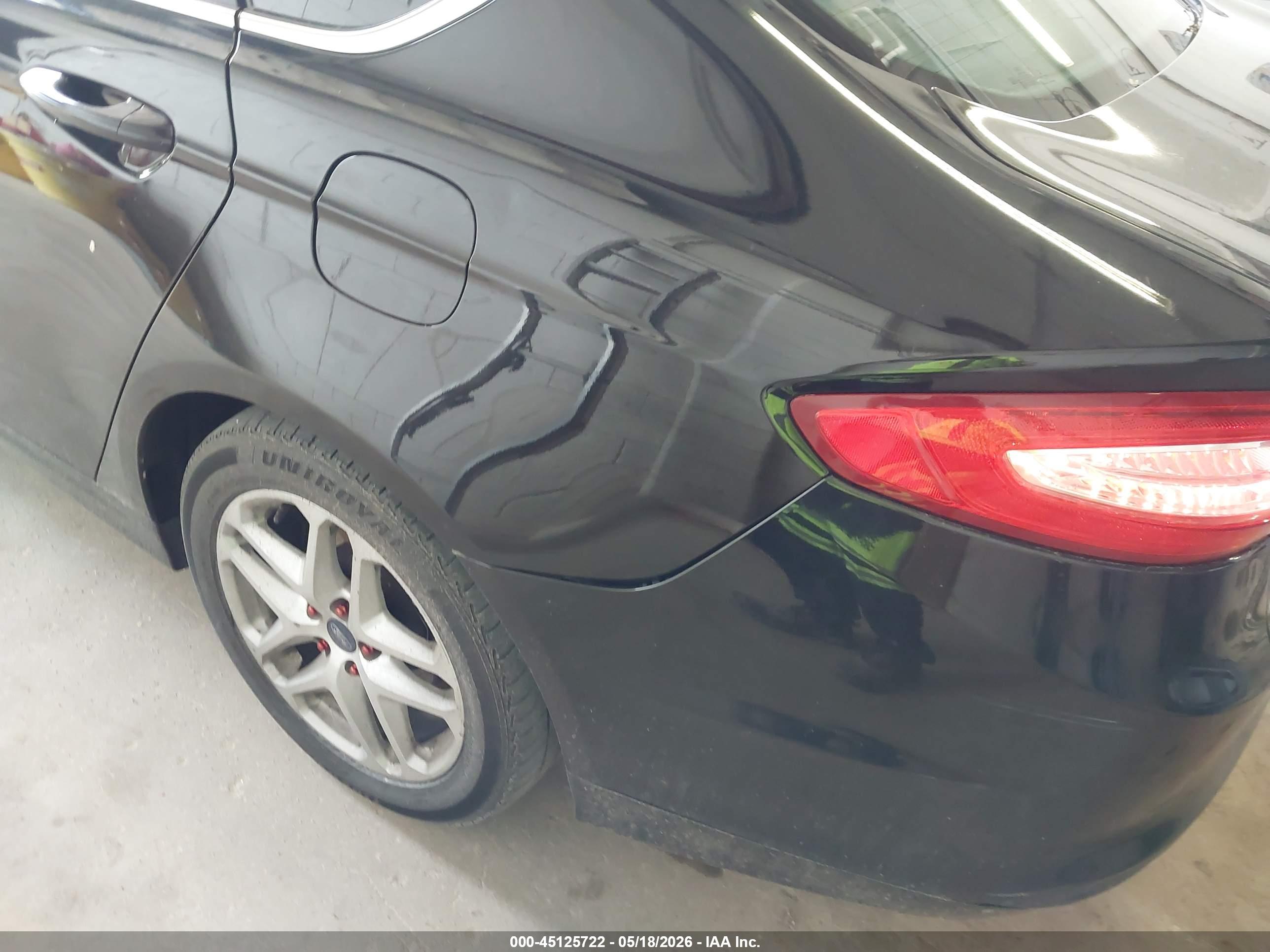 FORD FUSION image 6