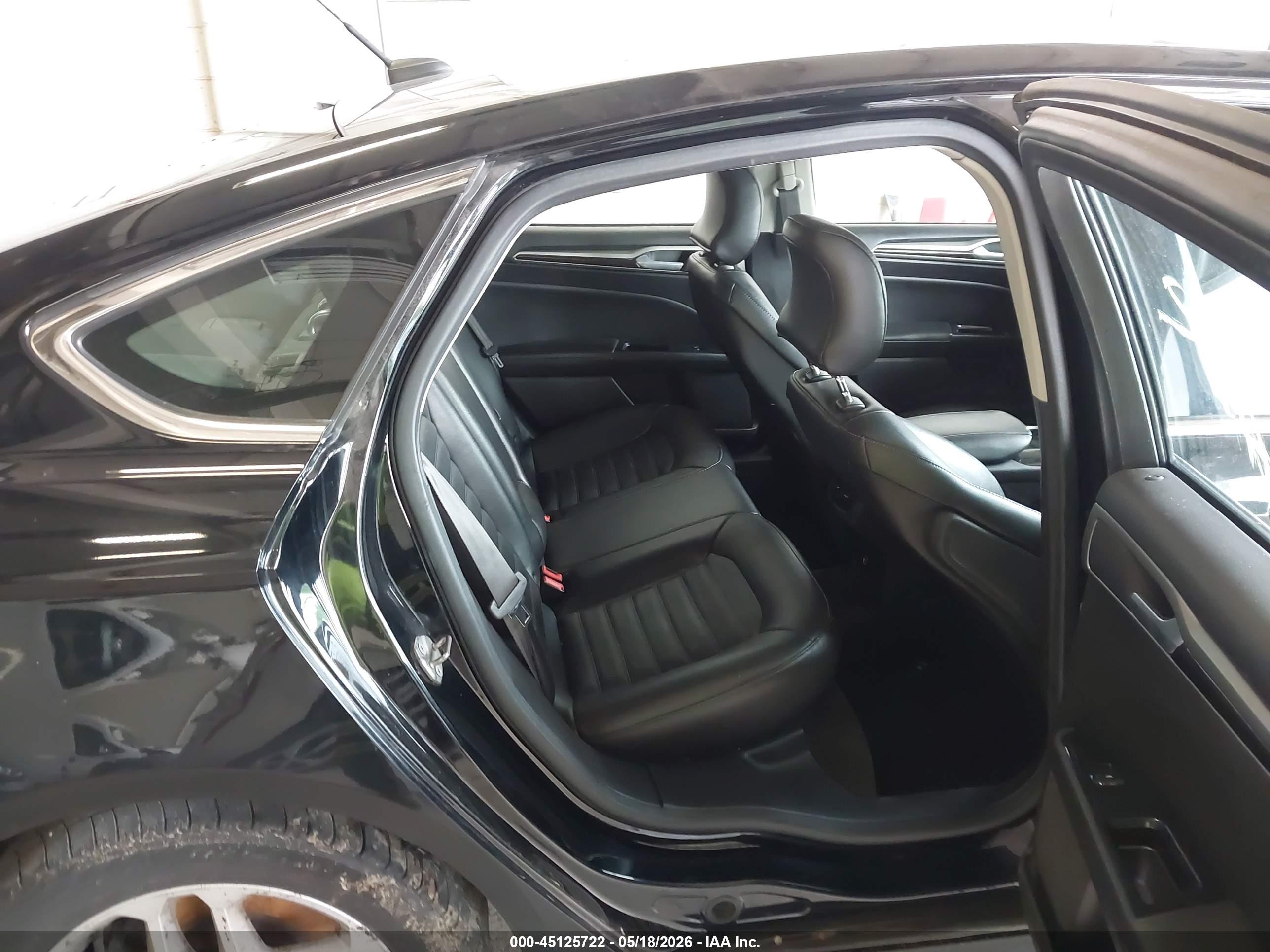 FORD FUSION image 8