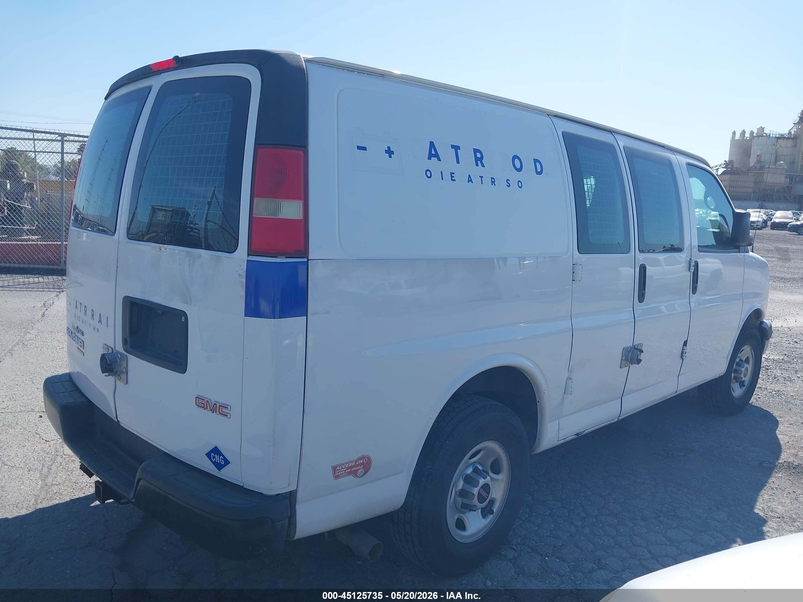 GMC SAVANA image 4