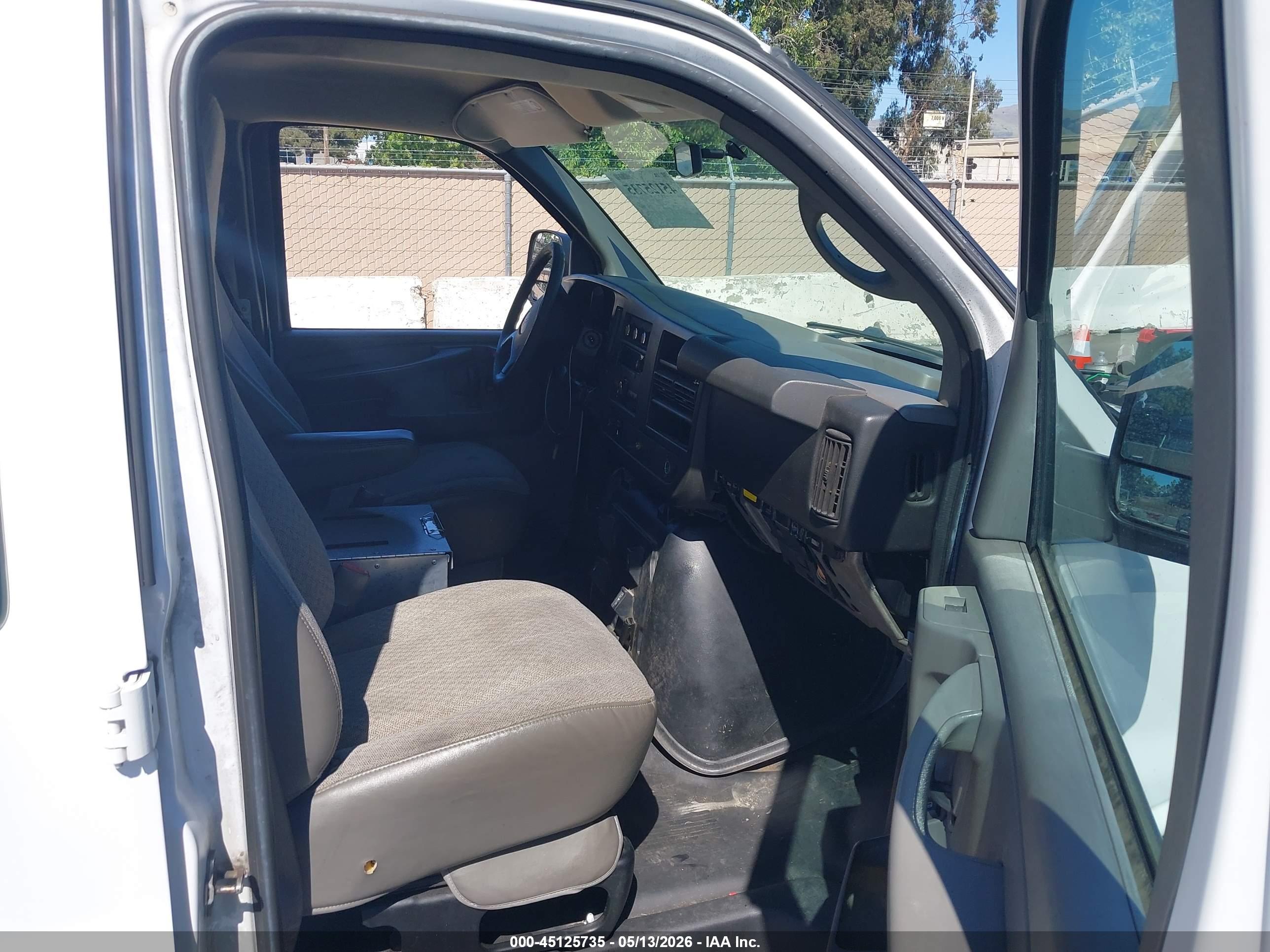 GMC SAVANA image 5