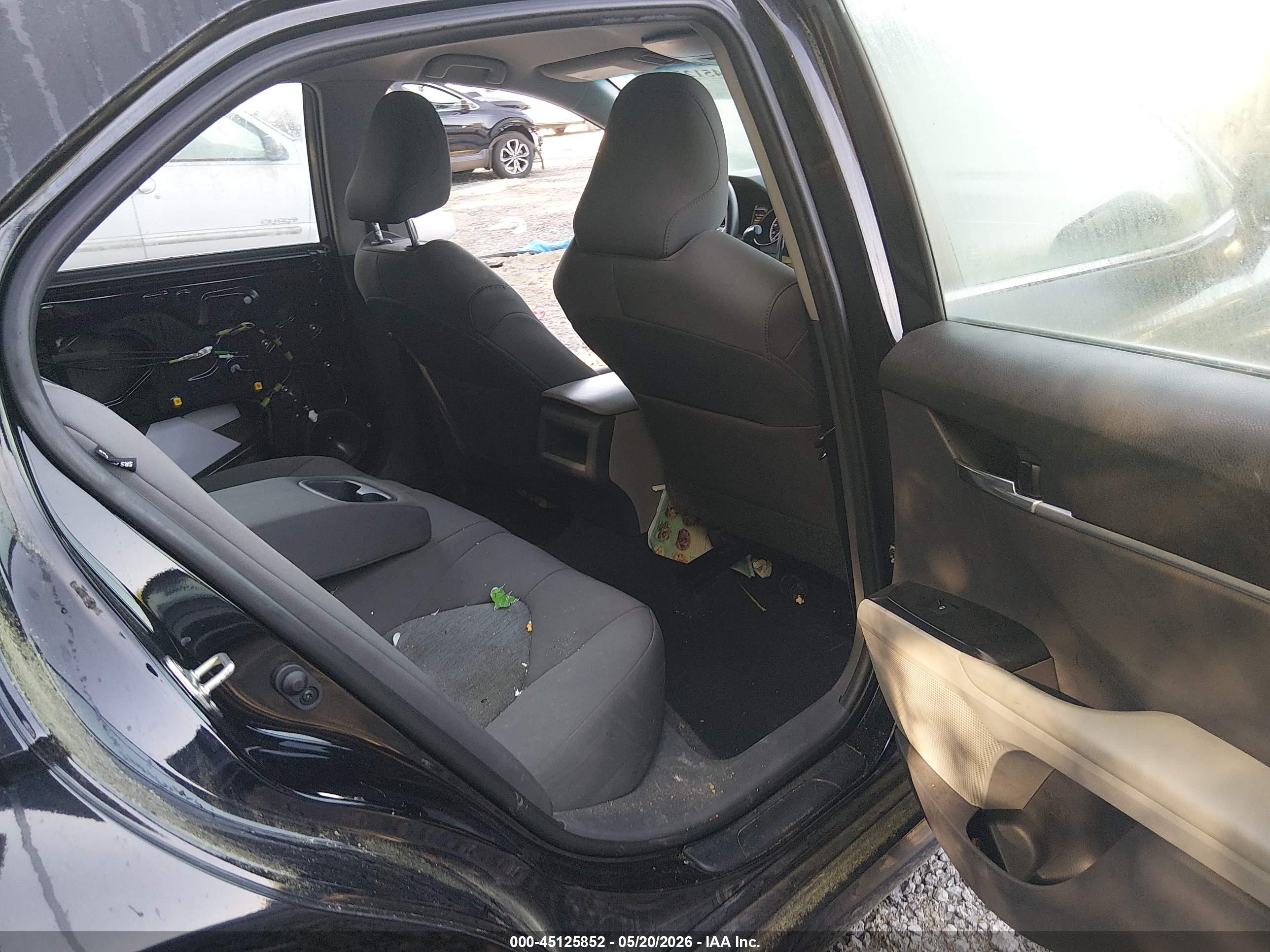 TOYOTA CAMRY image 8