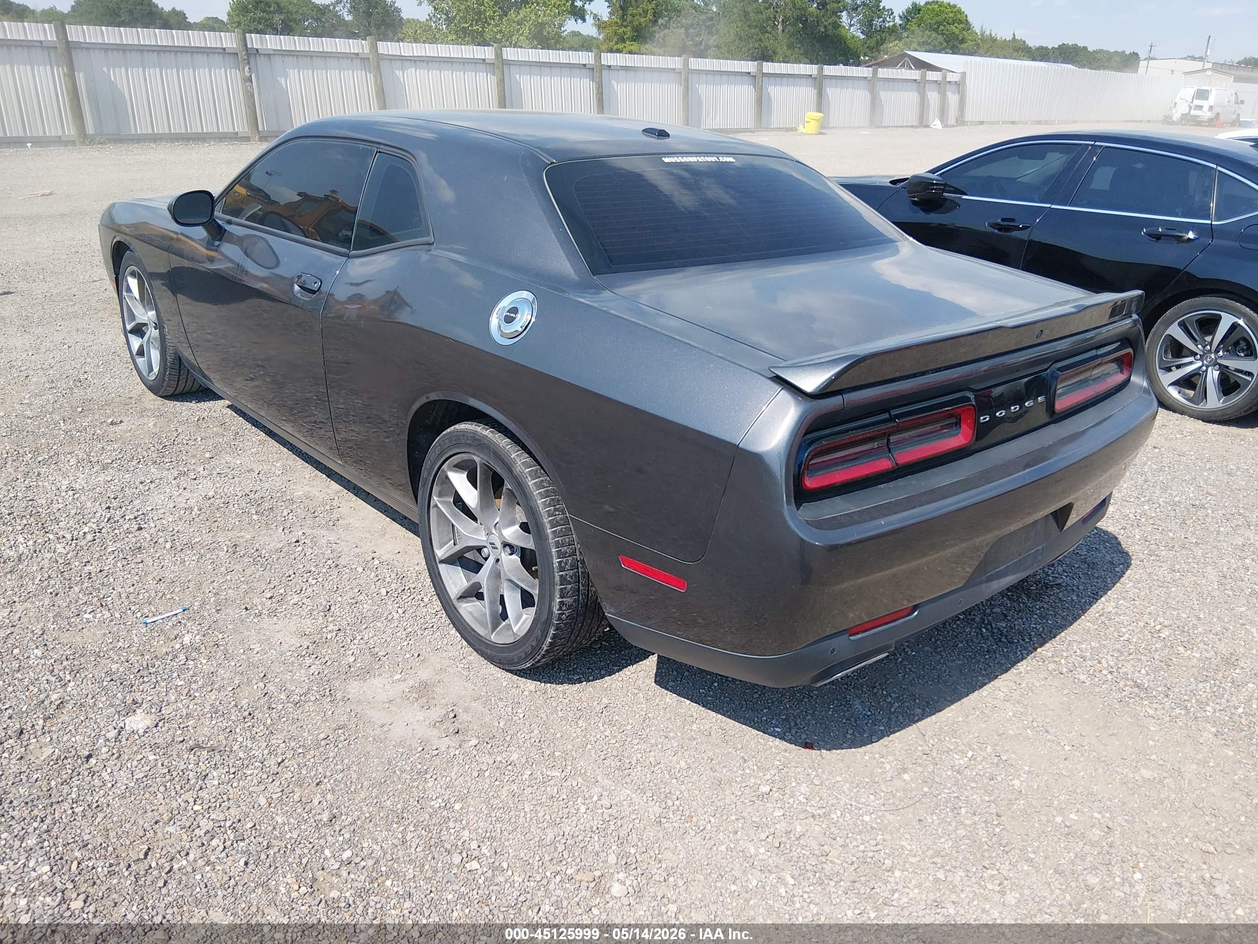 DODGE CHALLENGER image 3