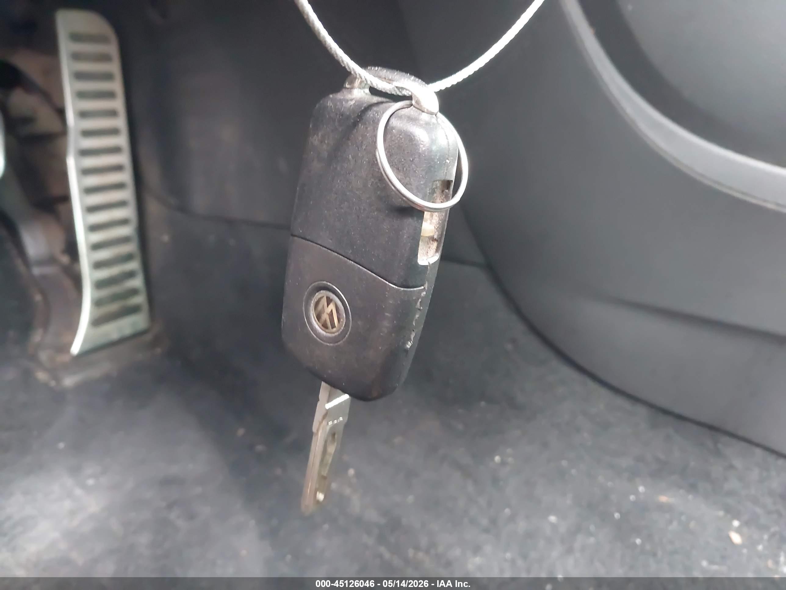 VOLKSWAGEN BEETLE image 11