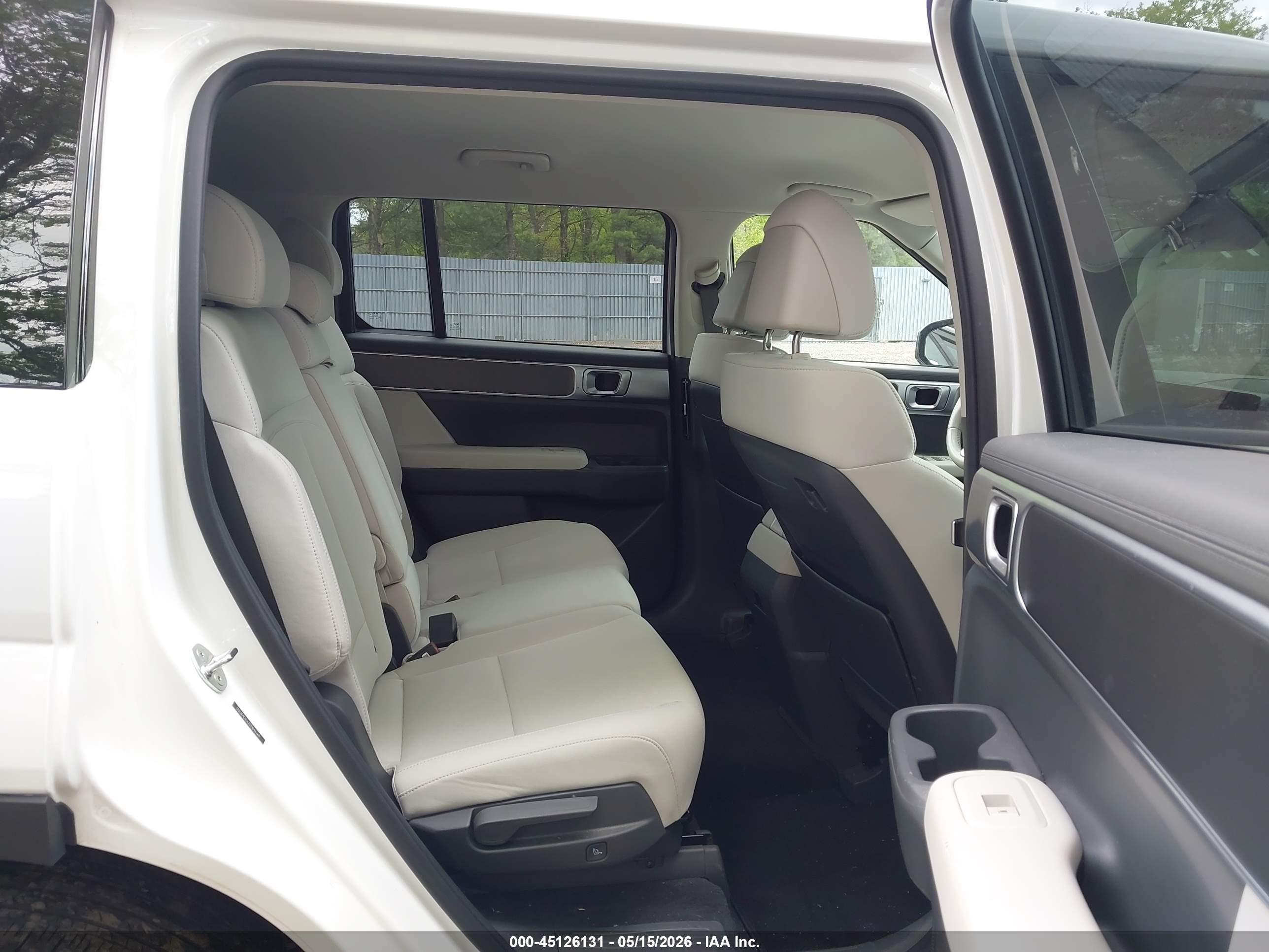 HYUNDAI SANTA image 8