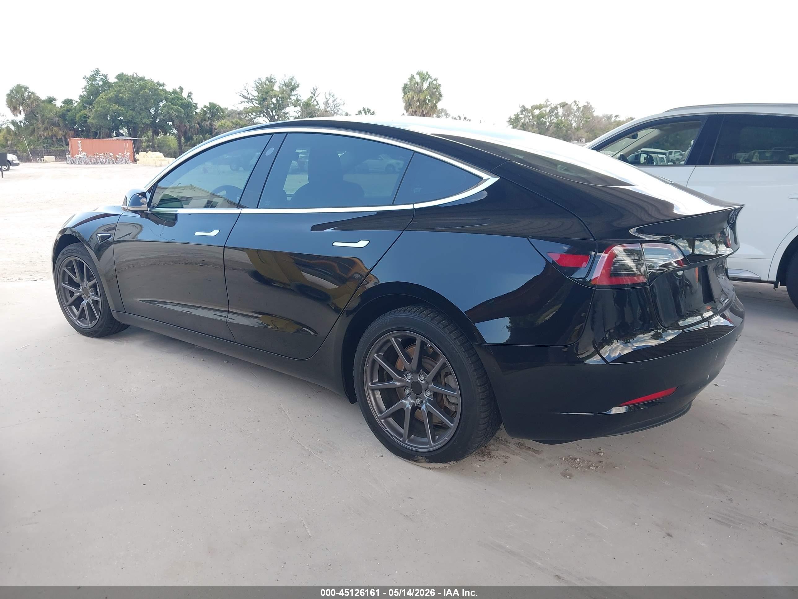 TESLA MODEL image 3