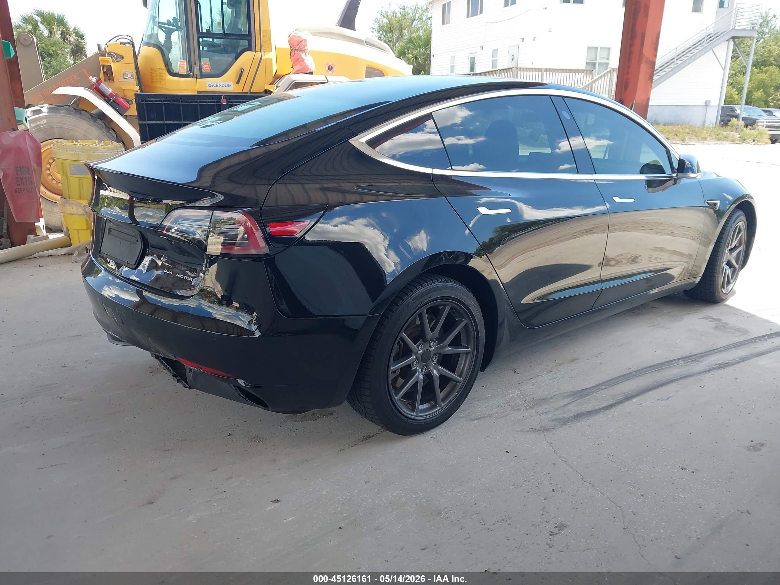 TESLA MODEL image 4