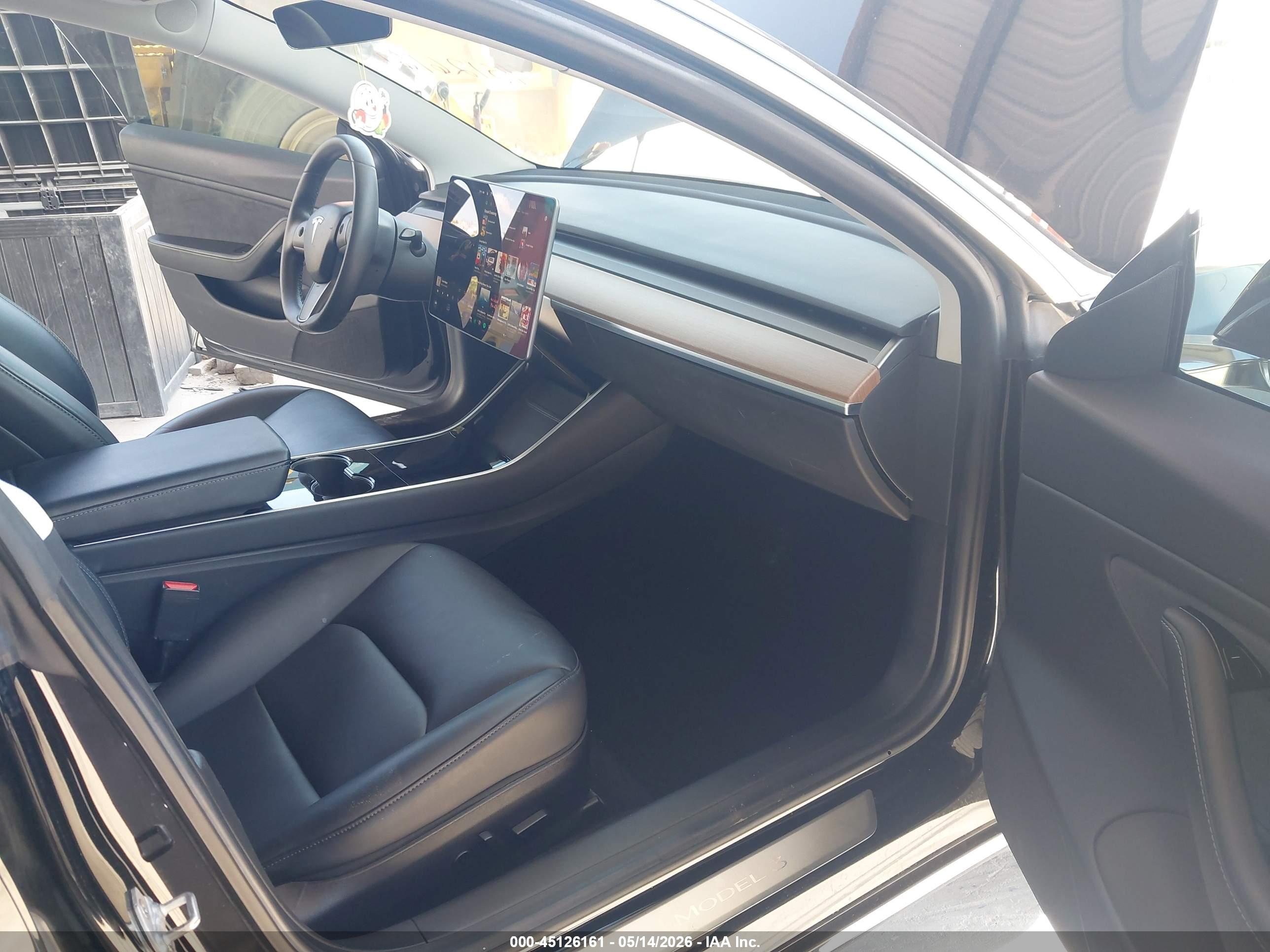 TESLA MODEL image 5