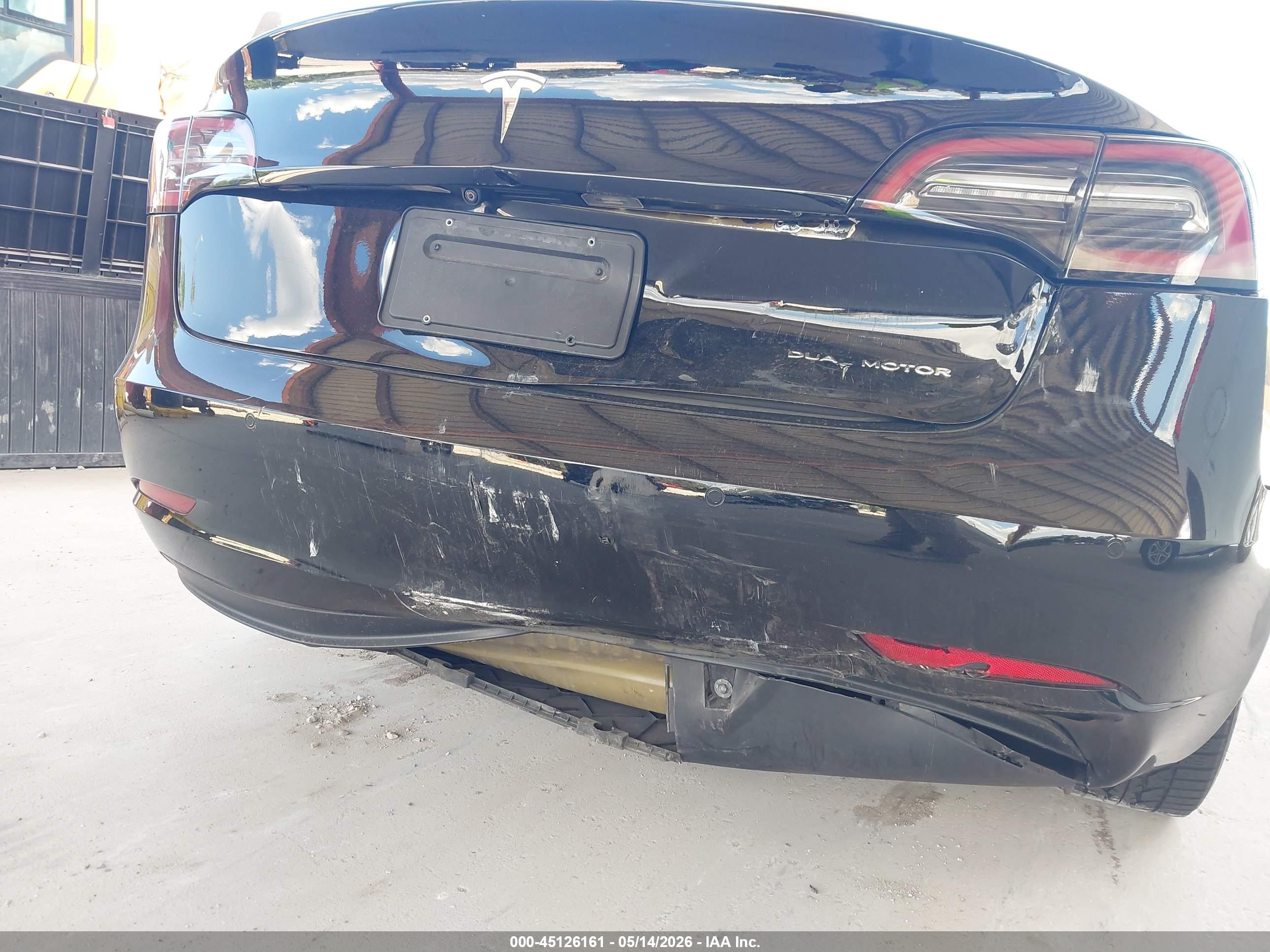 TESLA MODEL image 6