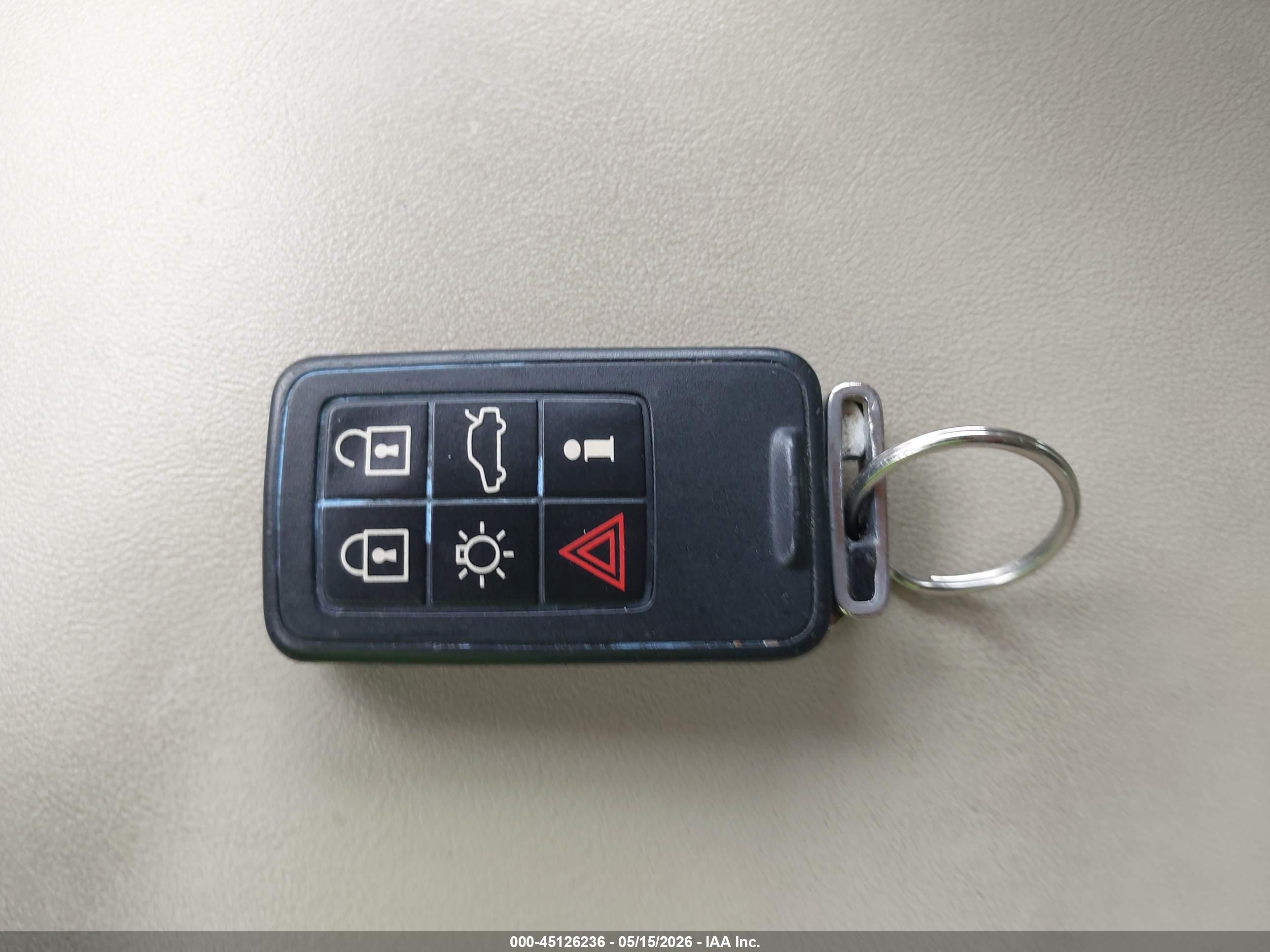 VOLVO XC70 image 11