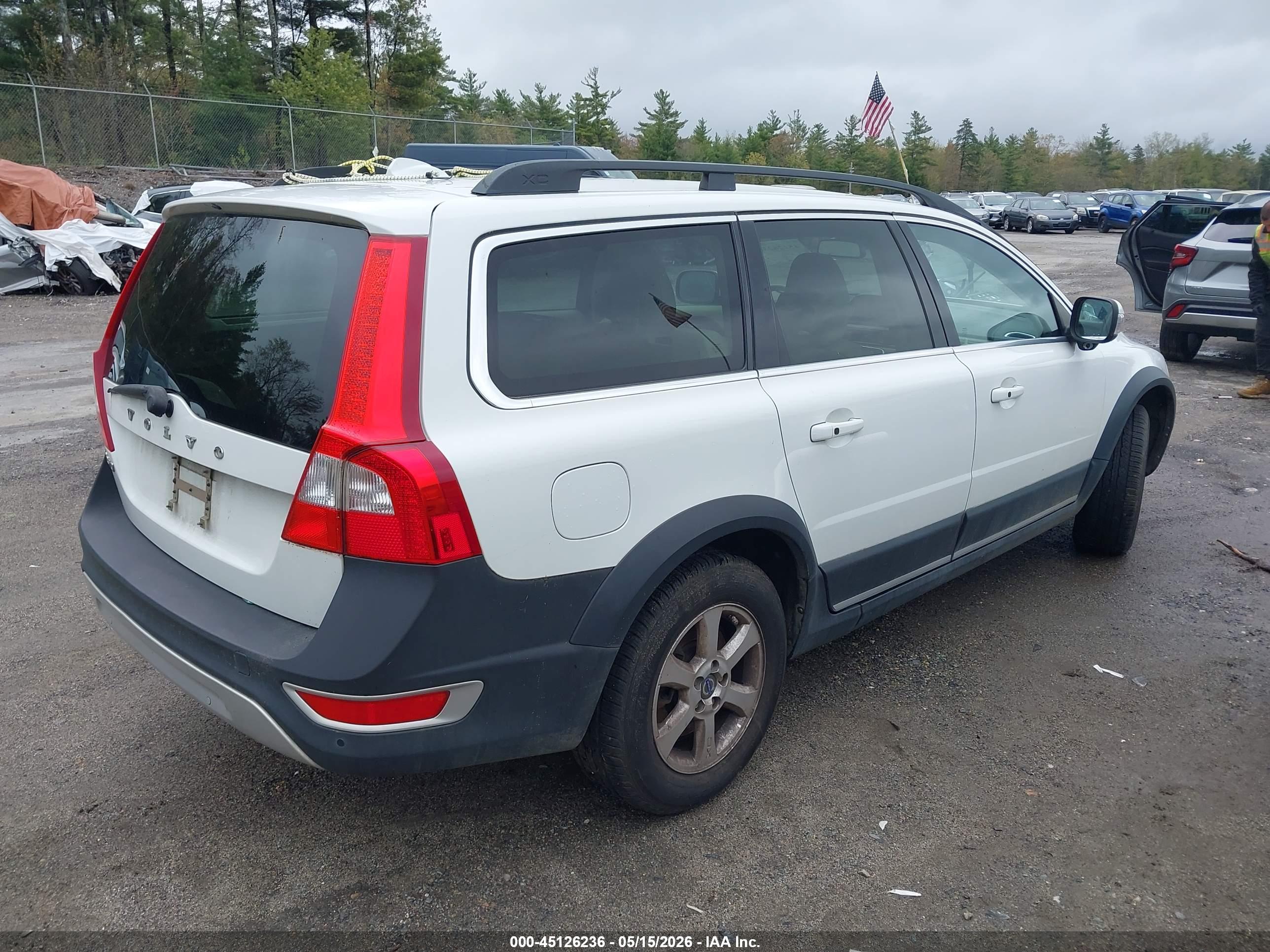 VOLVO XC70 image 4