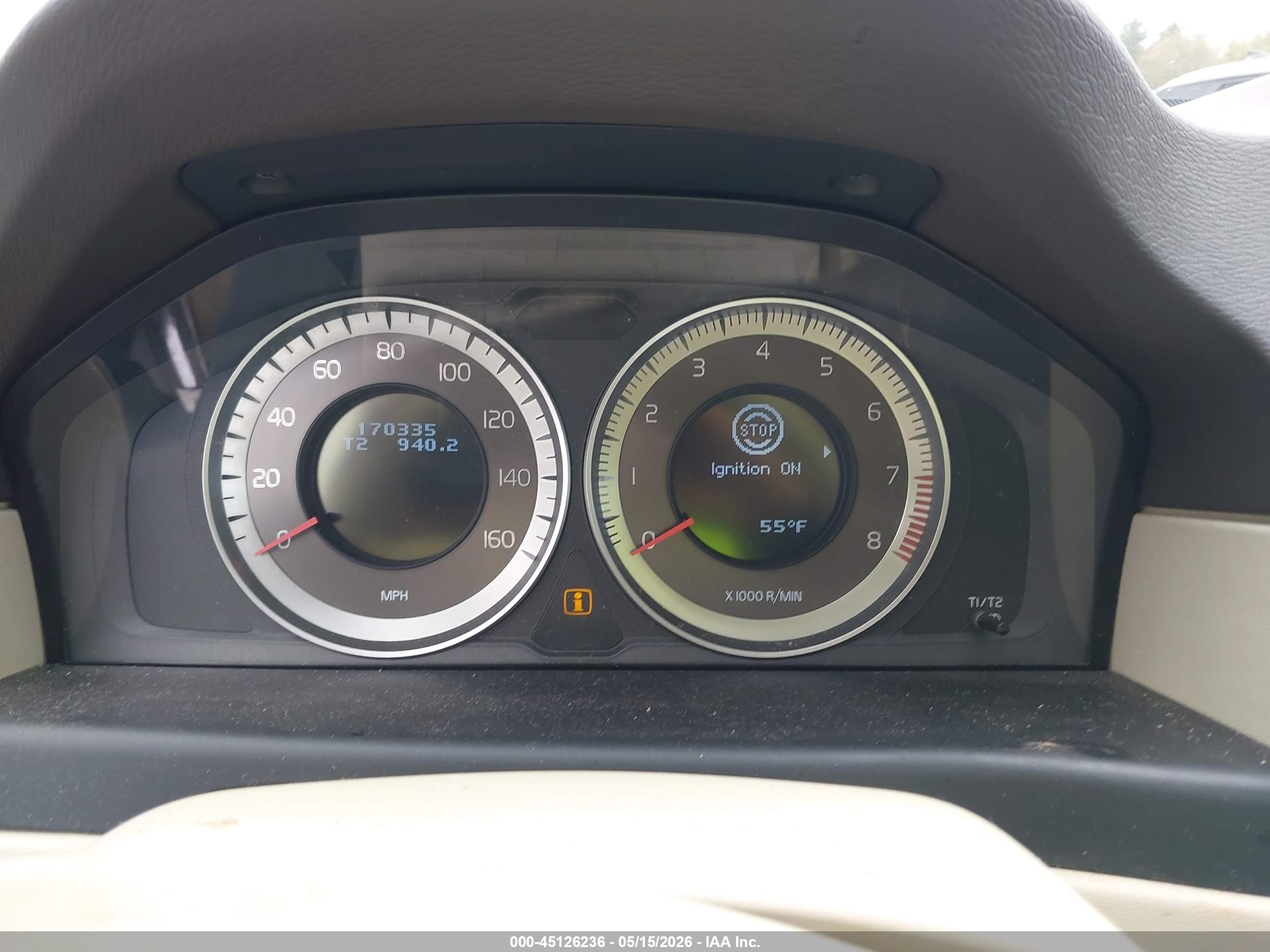 VOLVO XC70 image 7
