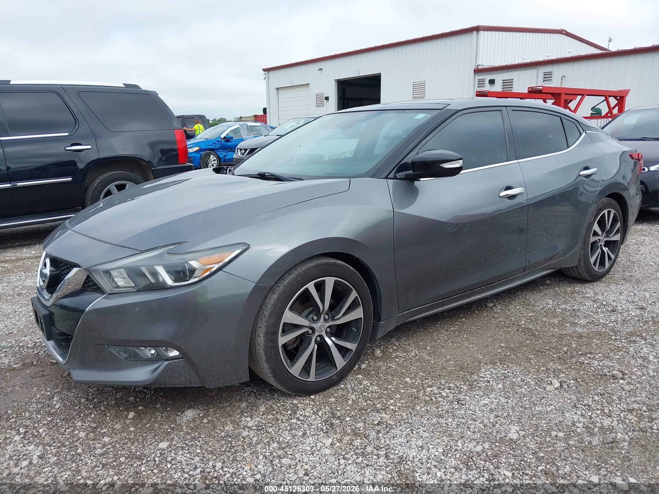 NISSAN MAXIMA image 2