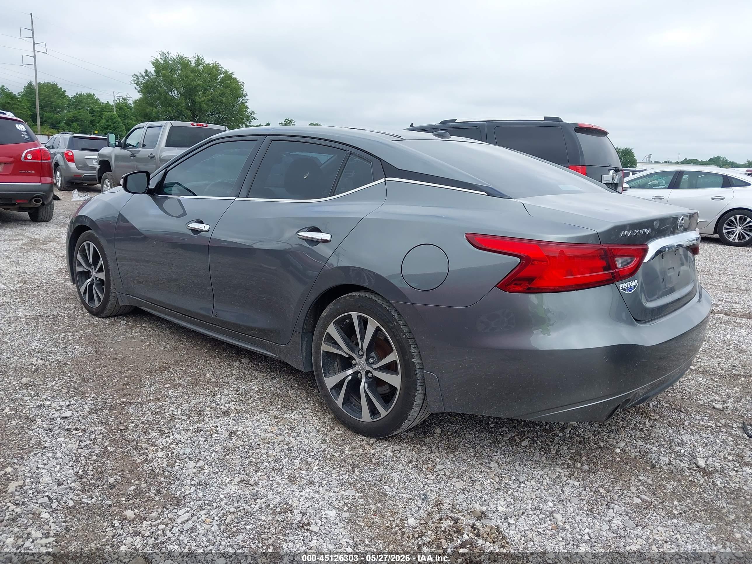 NISSAN MAXIMA image 3