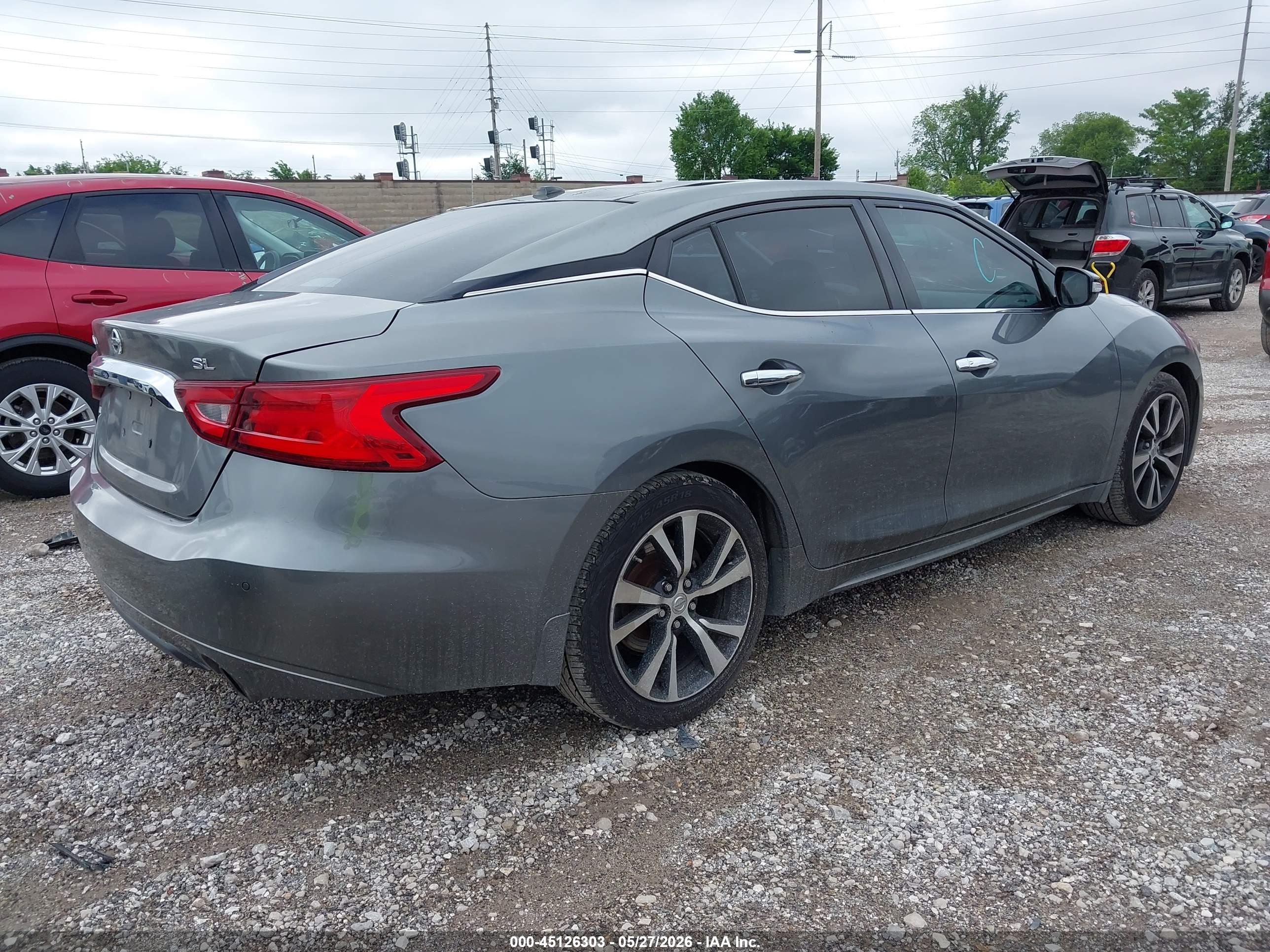 NISSAN MAXIMA image 4
