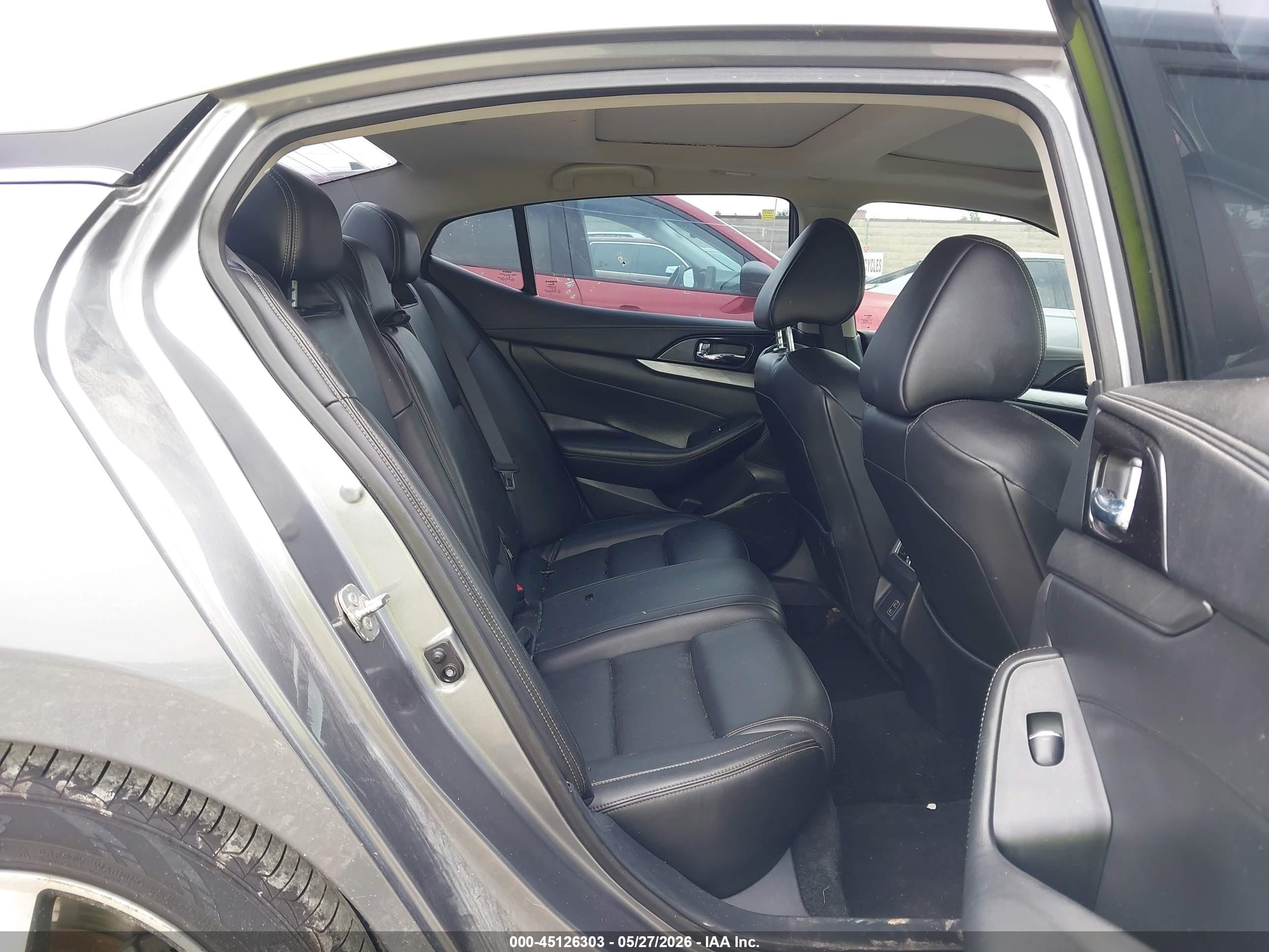 NISSAN MAXIMA image 8
