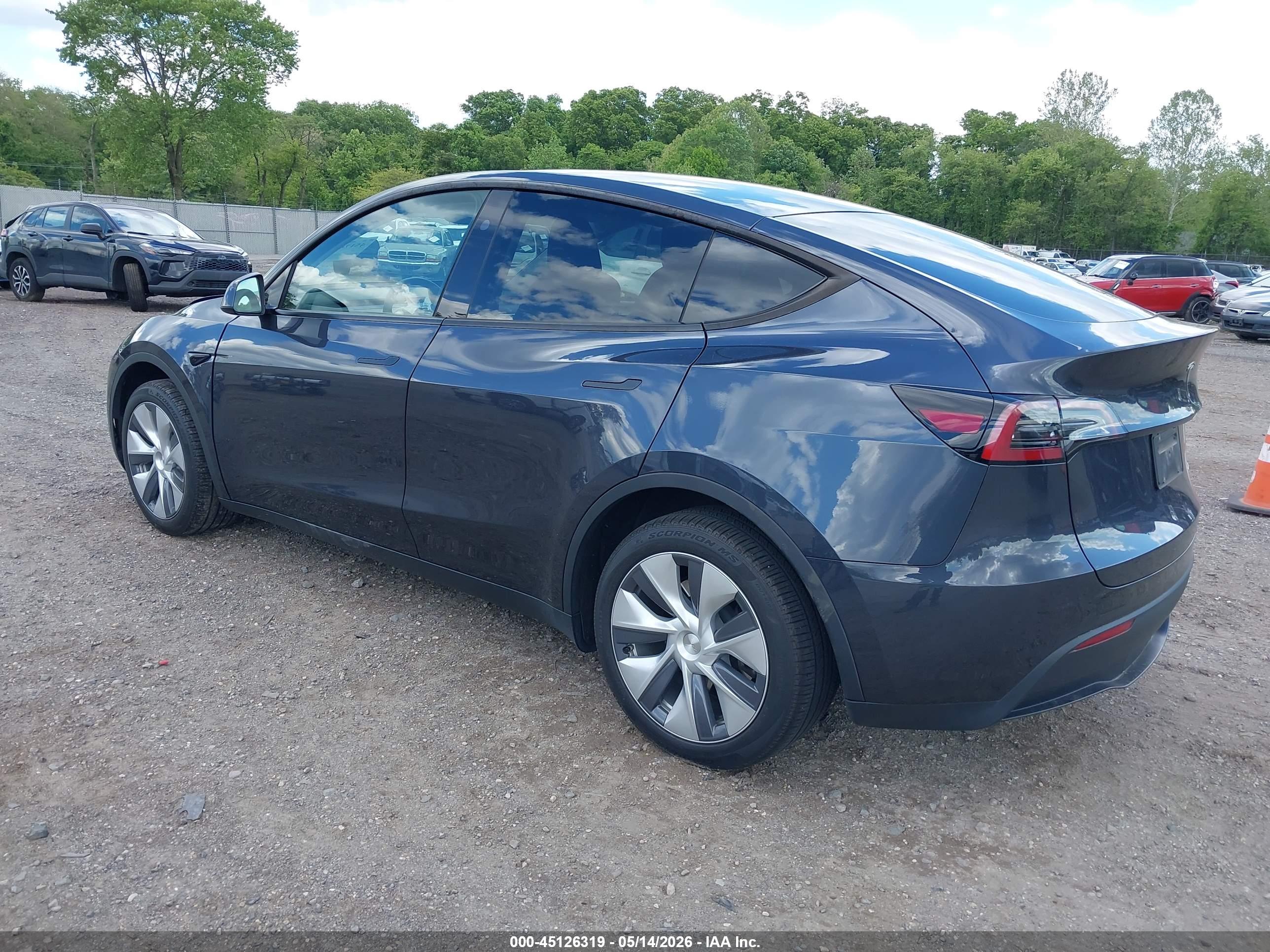 TESLA MODEL image 3