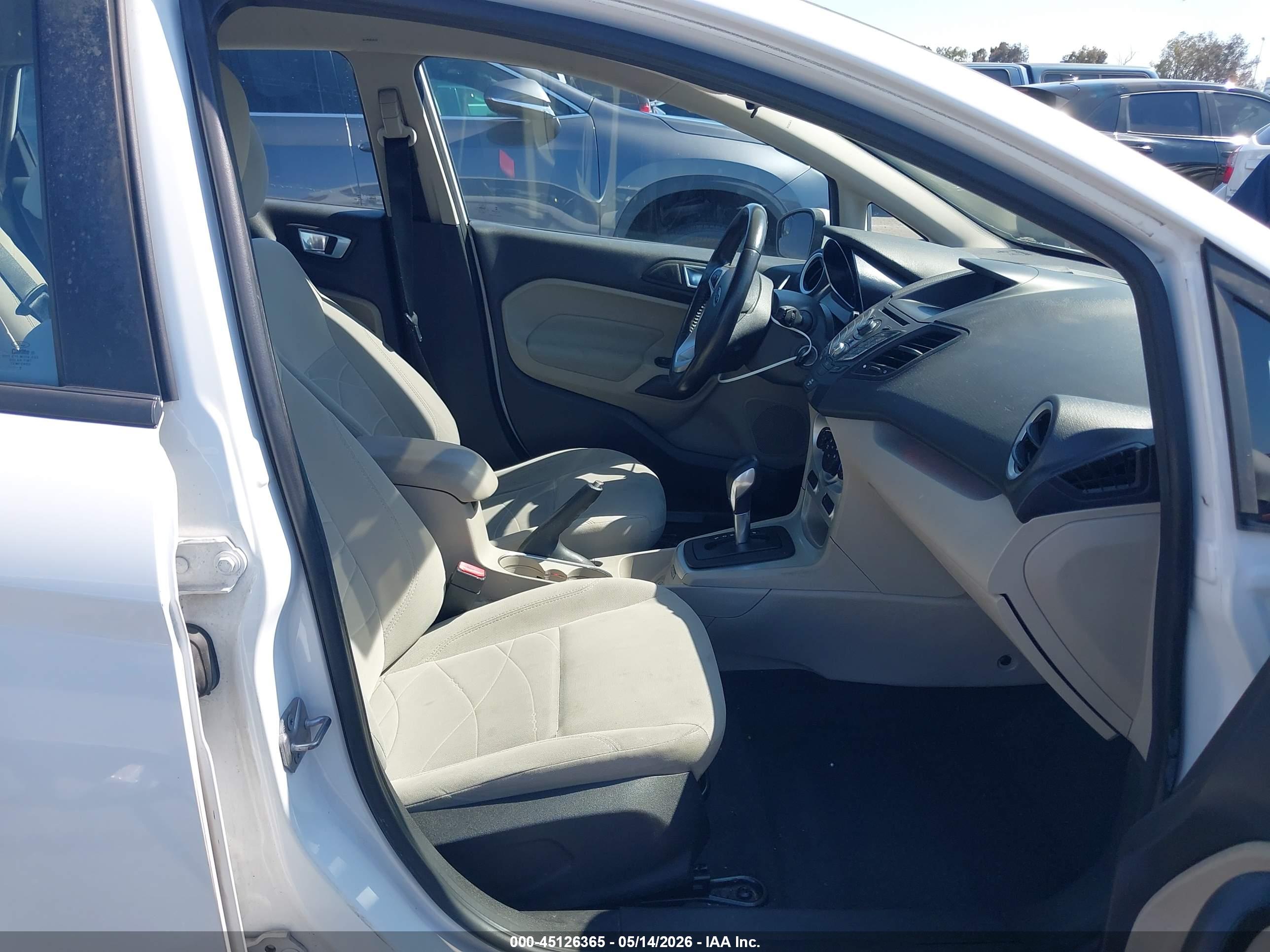 FORD FIESTA image 5