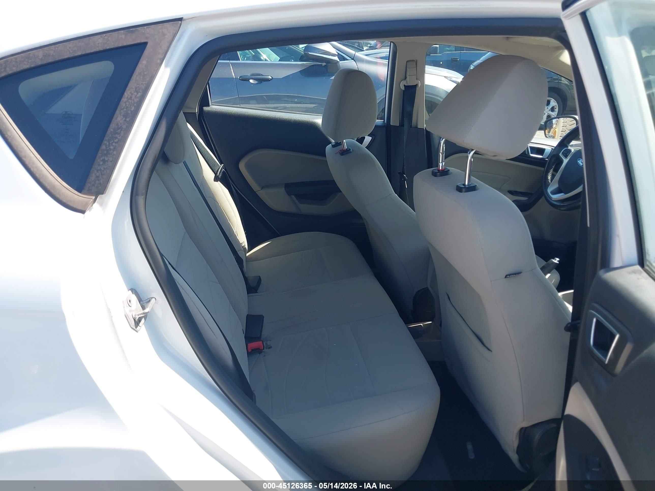 FORD FIESTA image 8