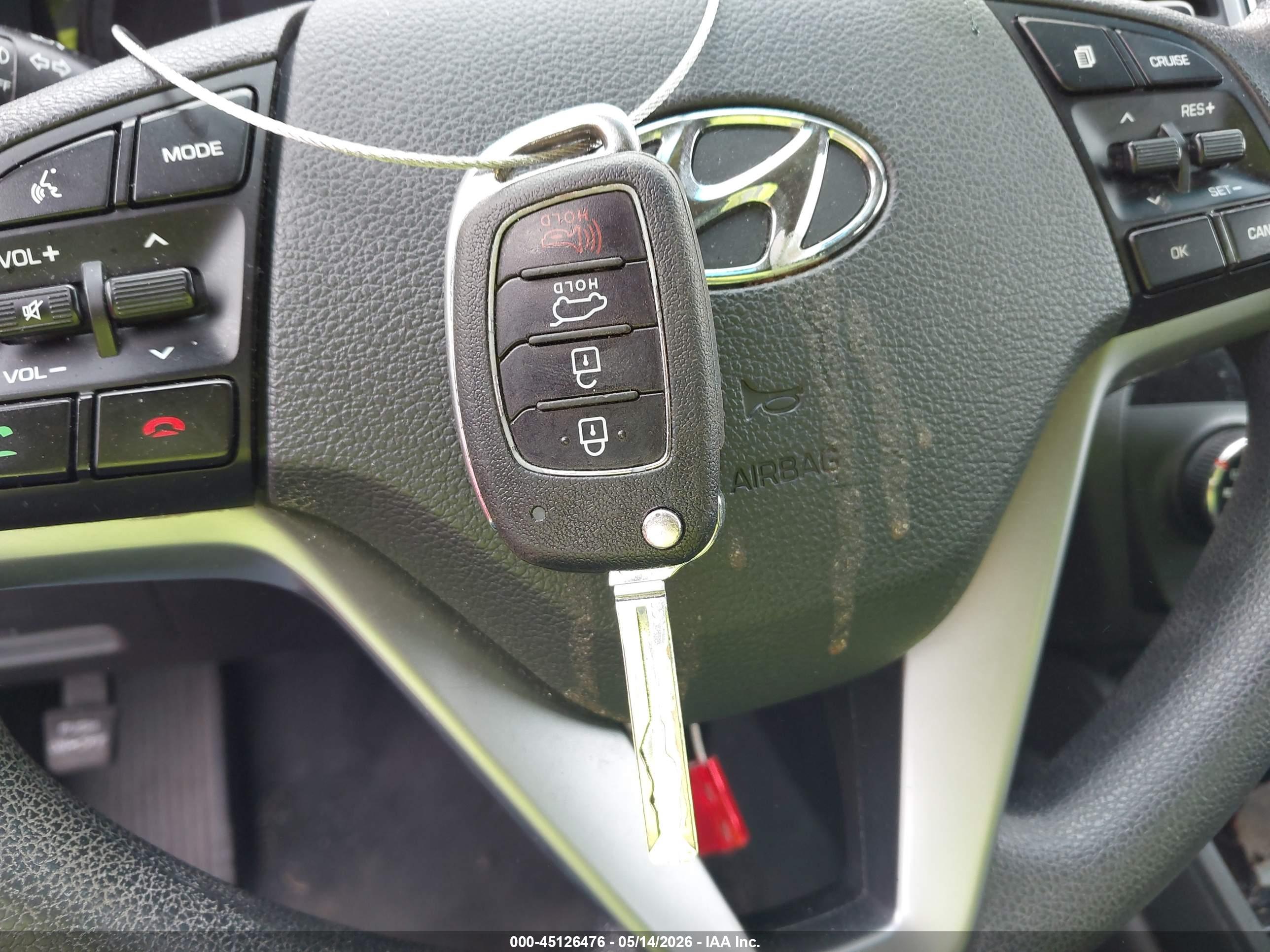 HYUNDAI TUCSON image 11